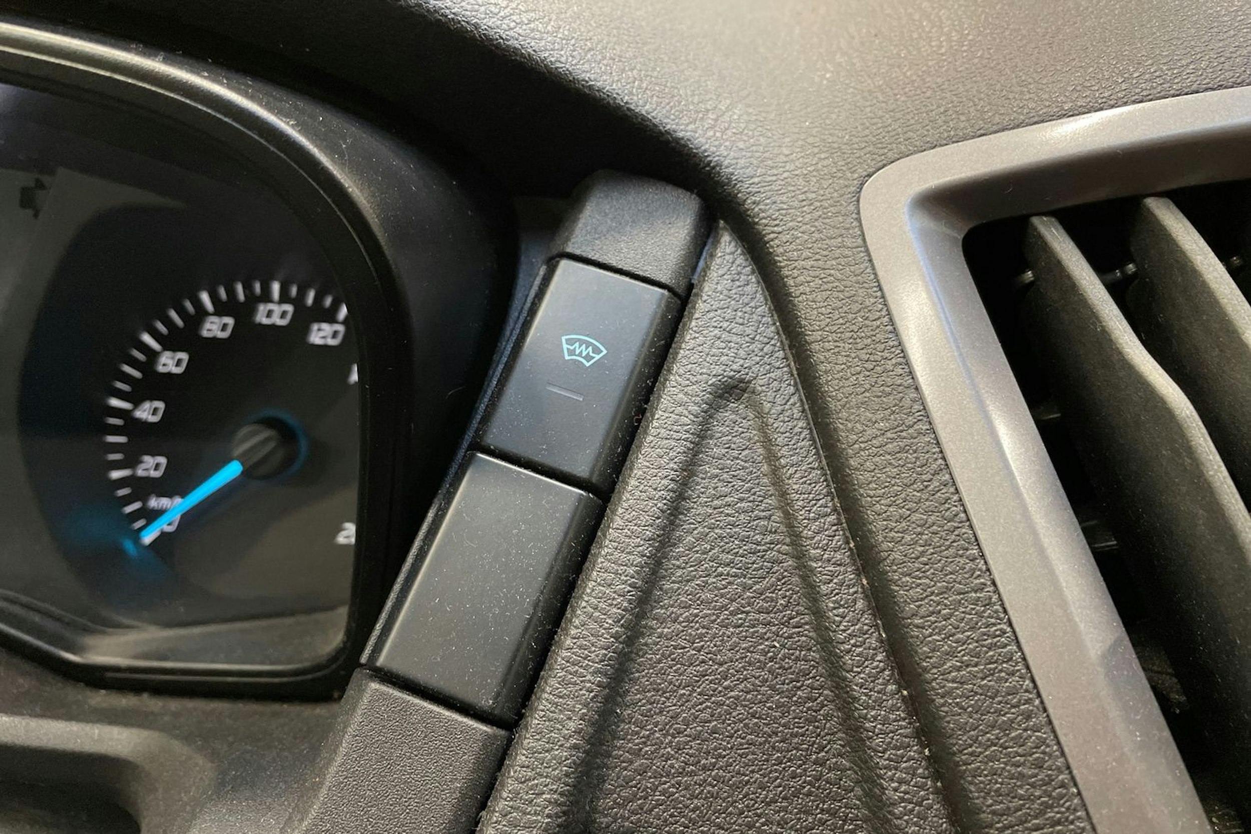 valkoinen Ford Transit 2019 kuva 35.