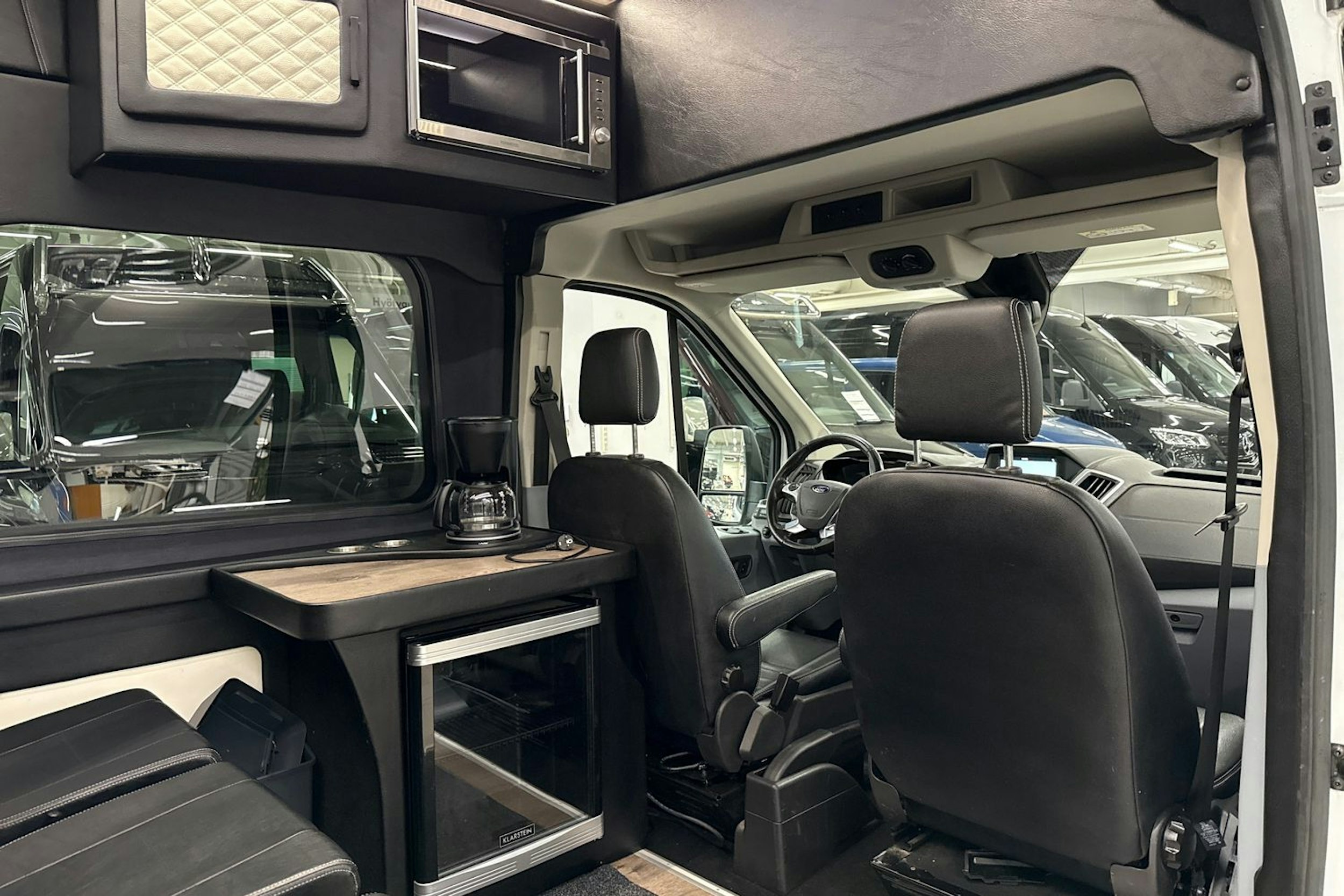 valkoinen Ford Transit 2019 kuva 15.