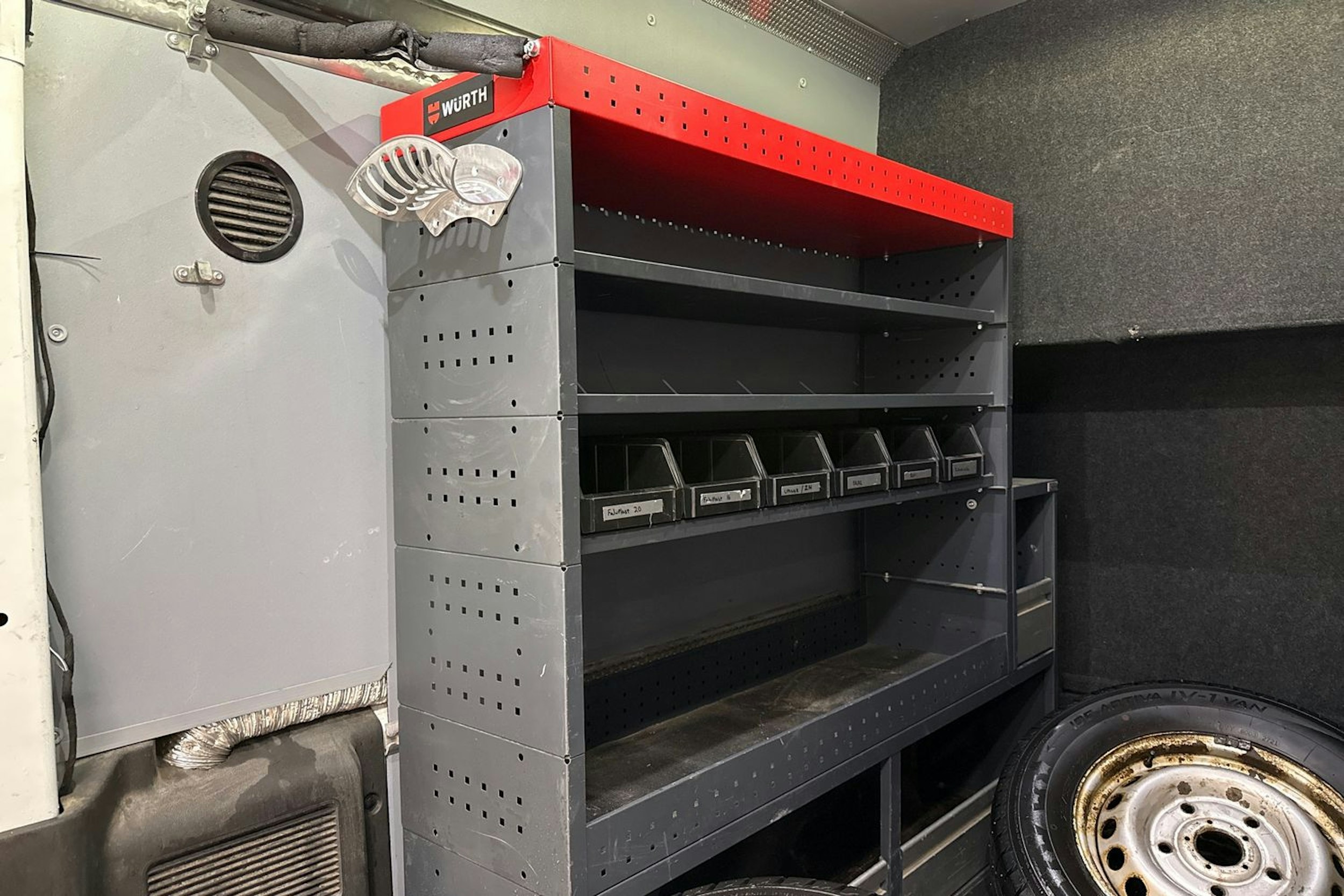 valkoinen Ford Transit 2019 kuva 19.