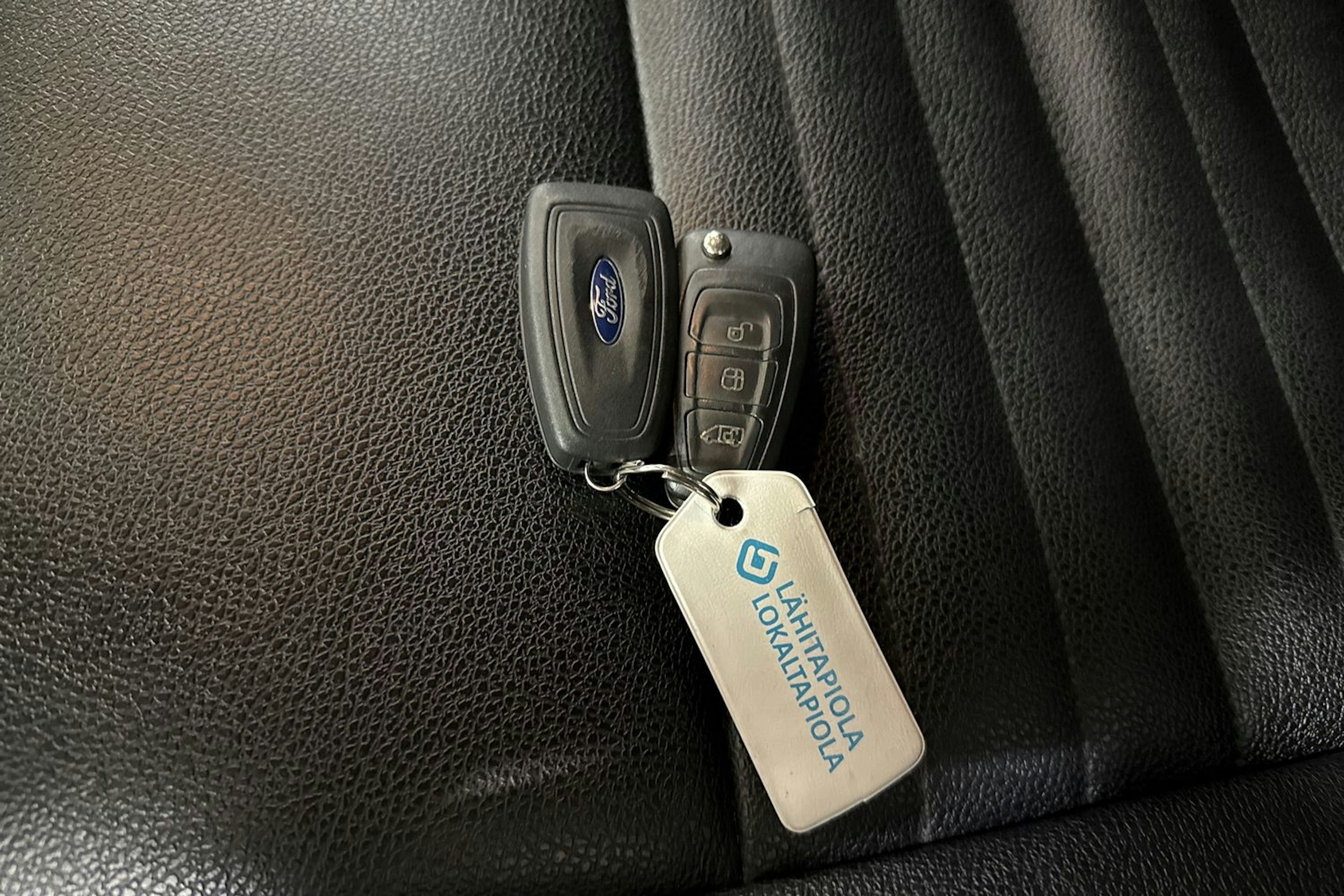 valkoinen Ford Transit 2019 kuva 30.