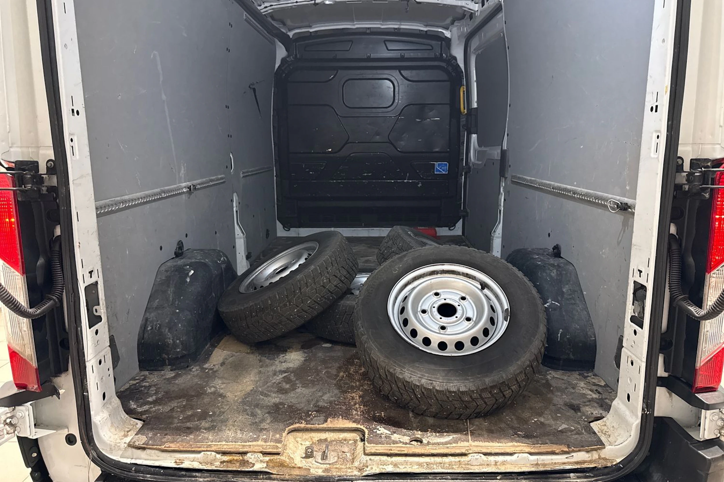 Valkoinen Ford TRANSIT 2019 kuva 15.