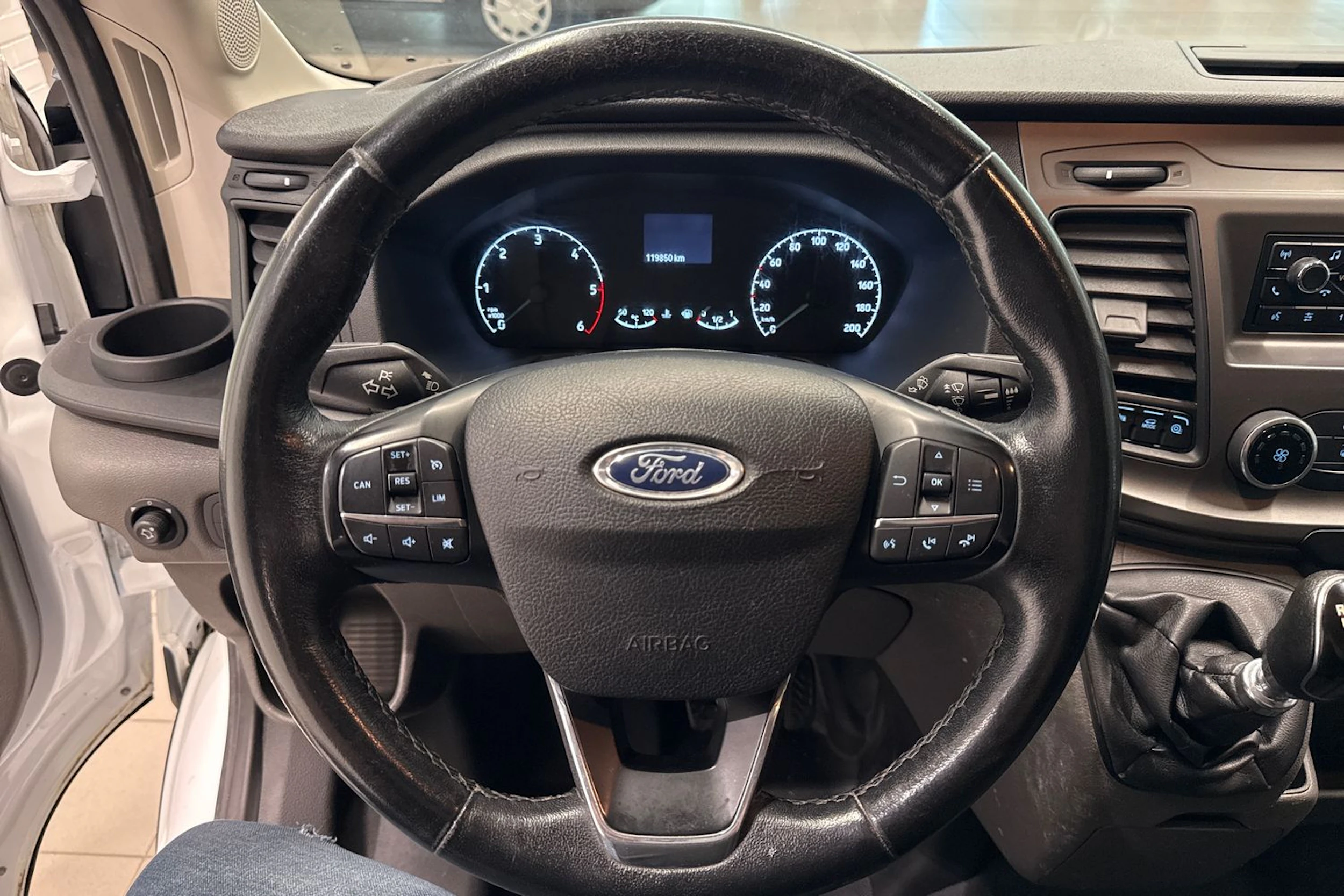 Valkoinen Ford TRANSIT 2019 kuva 16.