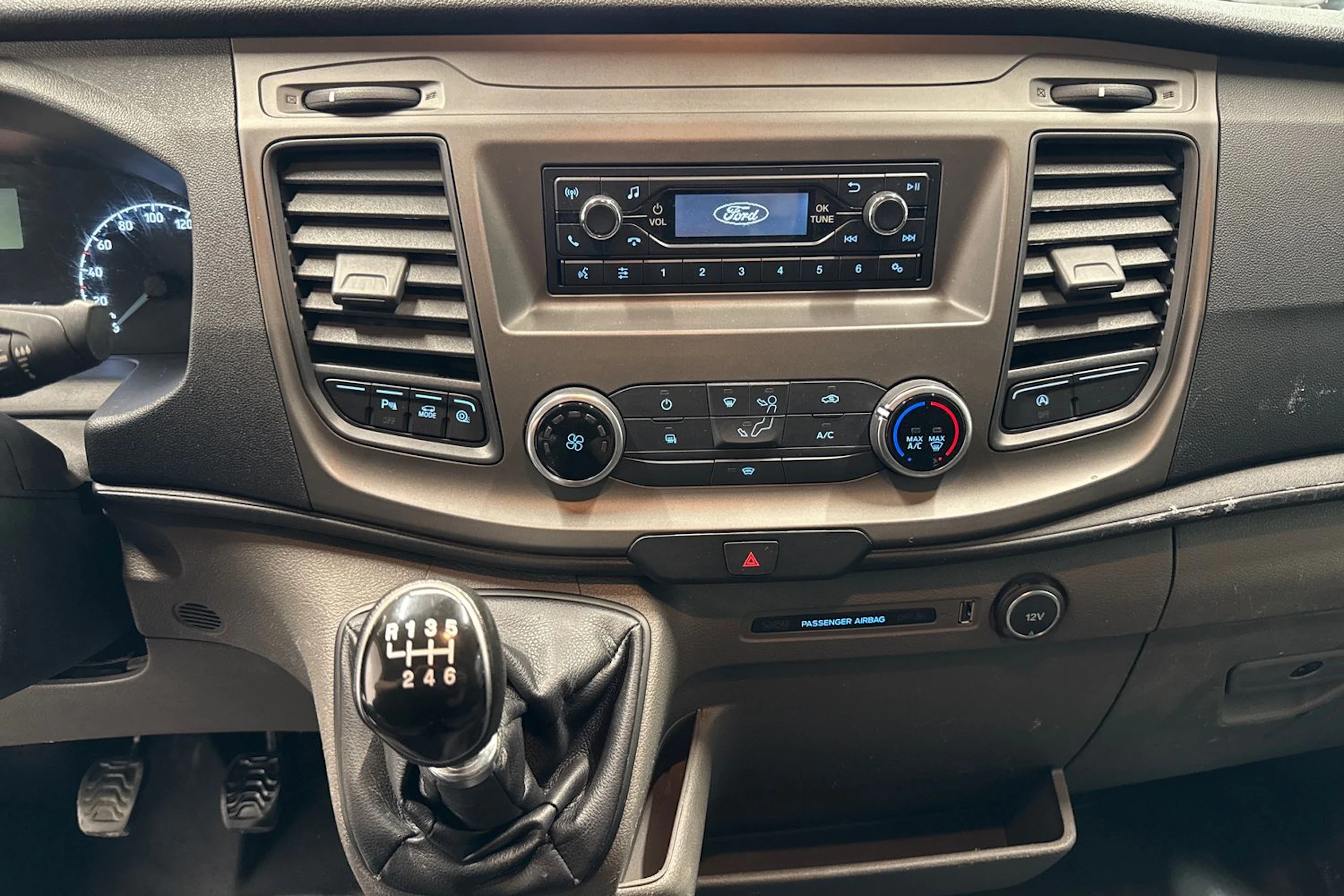 Valkoinen Ford TRANSIT 2019 kuva 17.