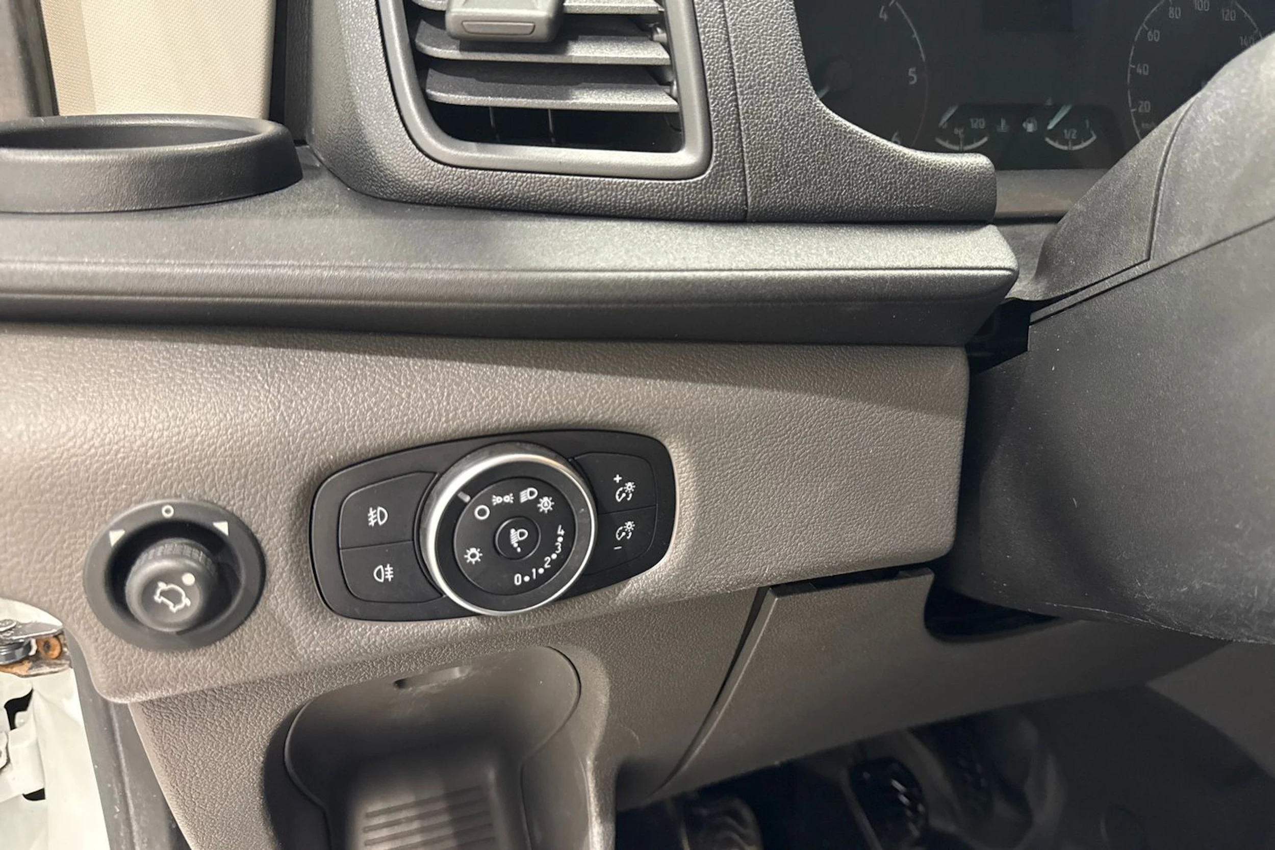 Valkoinen Ford TRANSIT 2019 kuva 20.