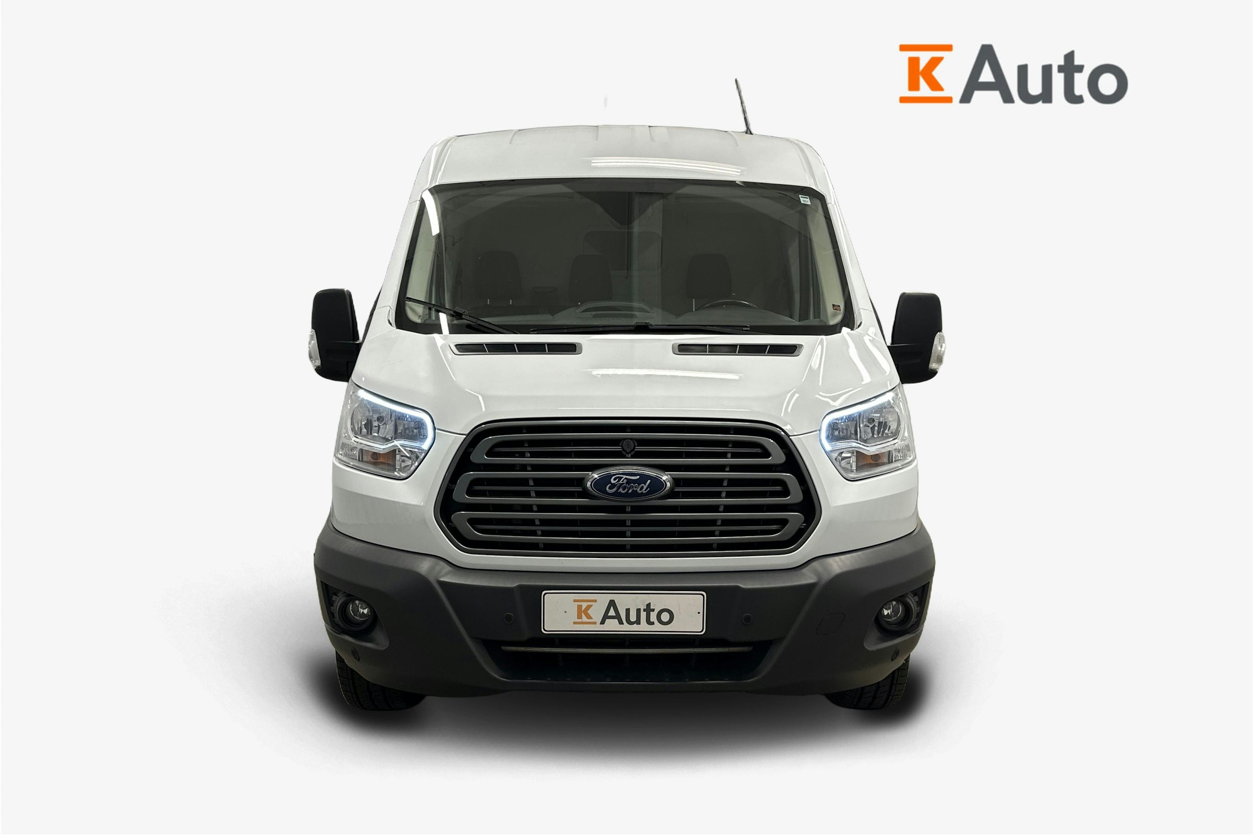 valkoinen Ford Transit 2019 kuva 4.