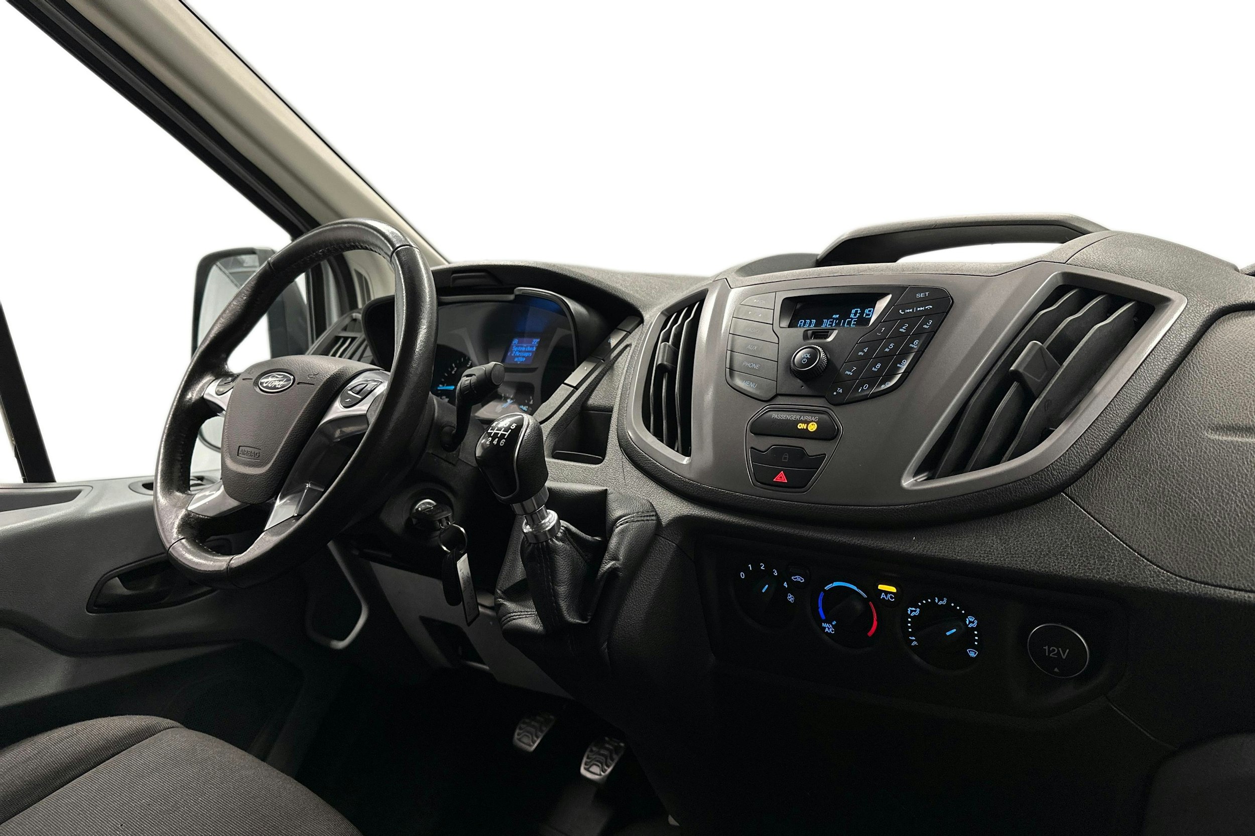 valkoinen Ford Transit 2019 kuva 7.