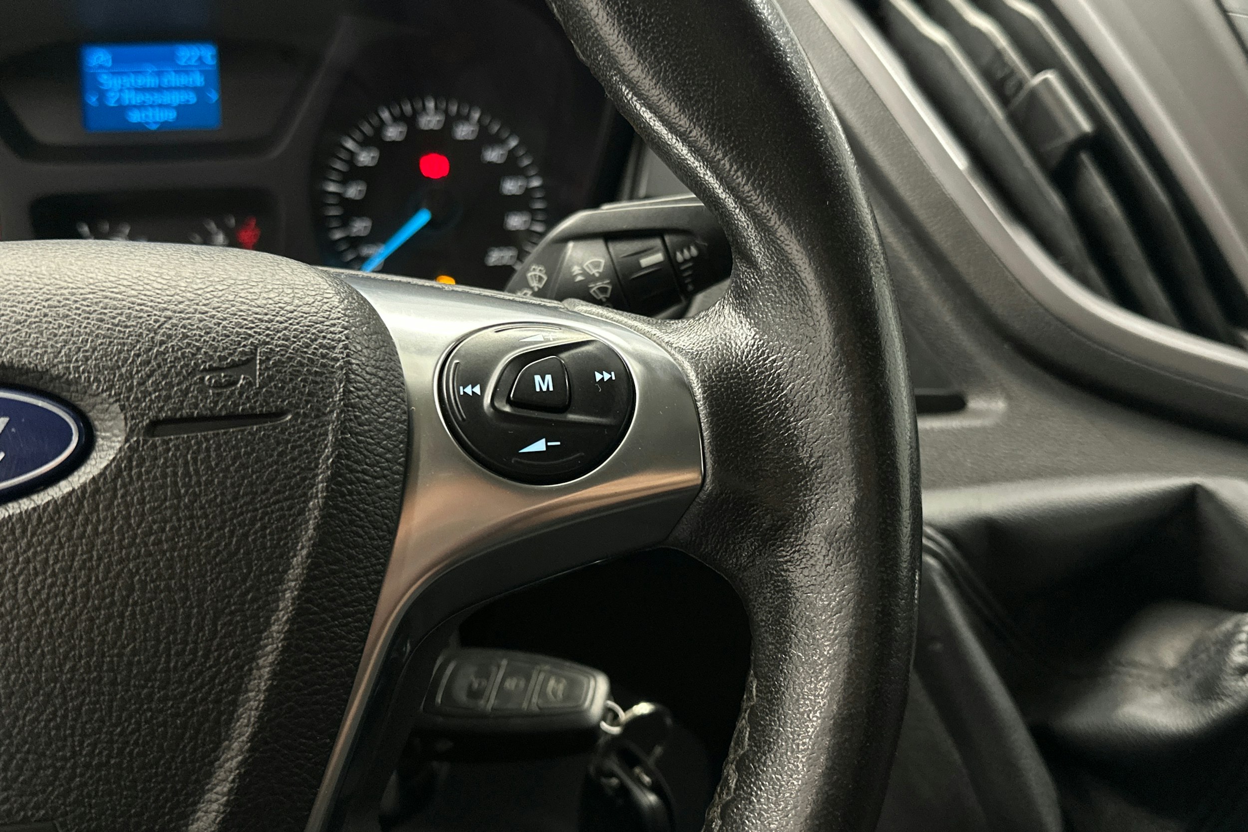 valkoinen Ford Transit 2019 kuva 12.
