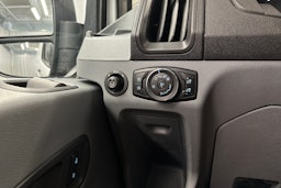 valkoinen Ford Transit 2019 kuva 13.