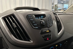 valkoinen Ford Transit 2019 kuva 15.