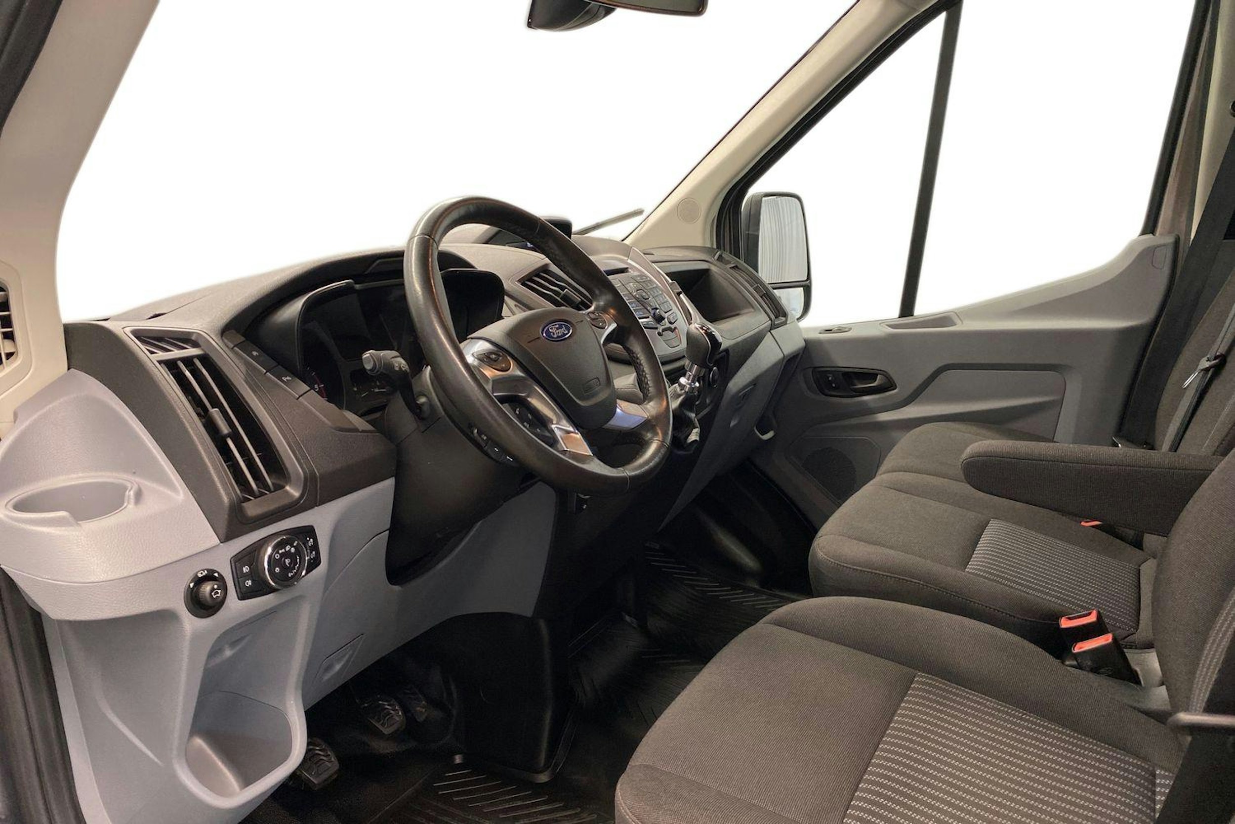 ruskea (beige) Ford Transit 2019 kuva 7.