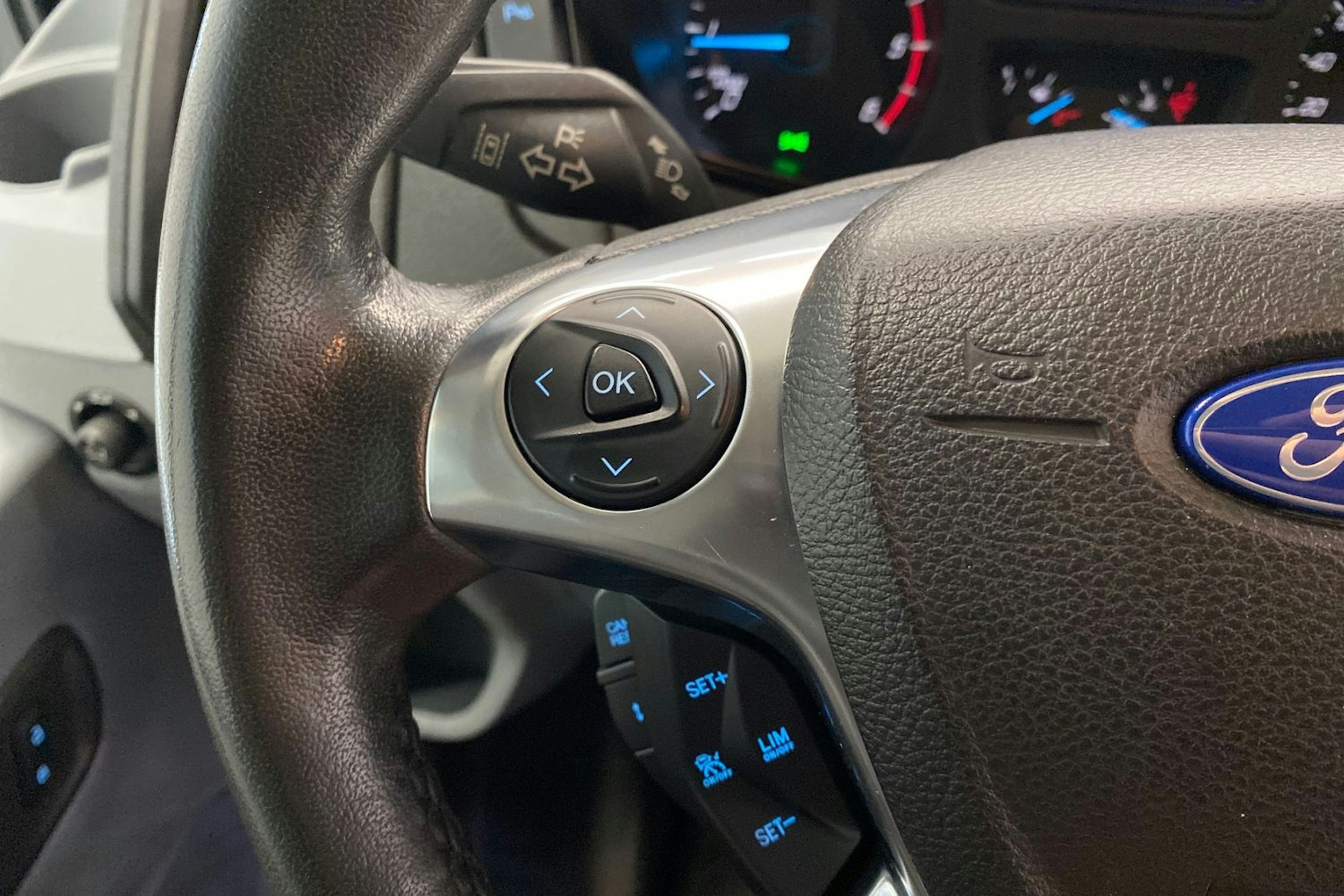 ruskea (beige) Ford Transit 2019 kuva 14.