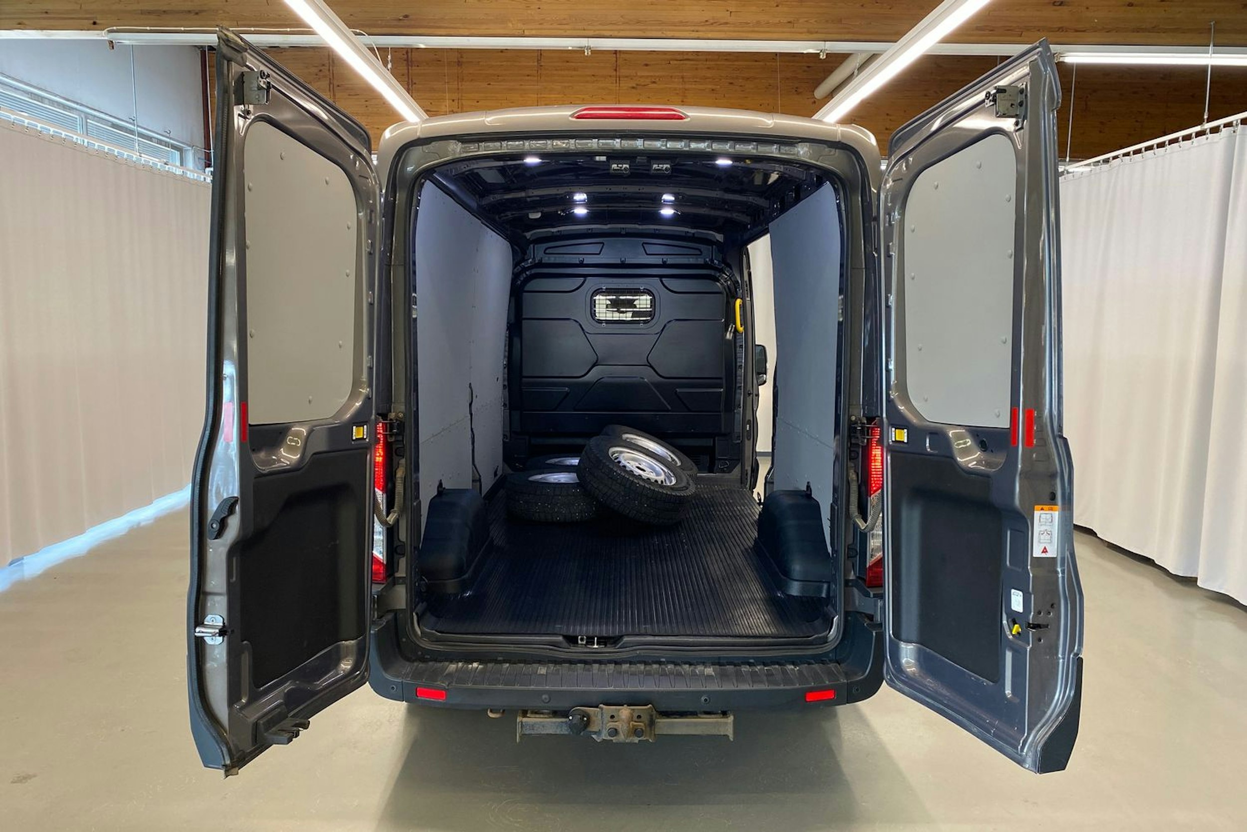 ruskea (beige) Ford Transit 2019 kuva 22.