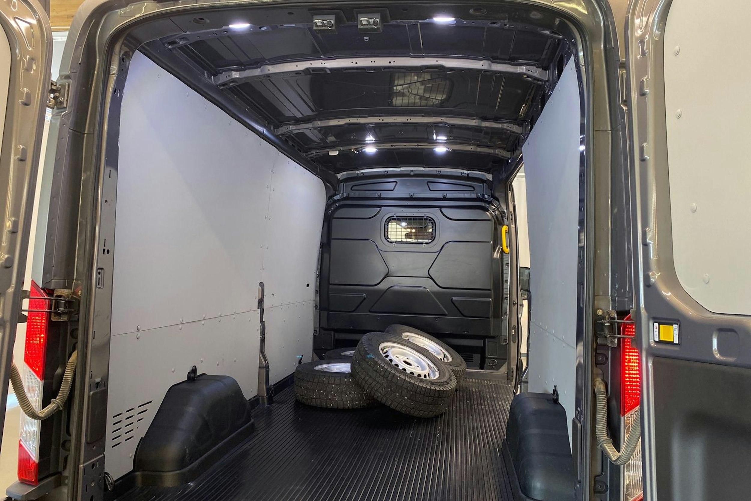 ruskea (beige) Ford Transit 2019 kuva 23.