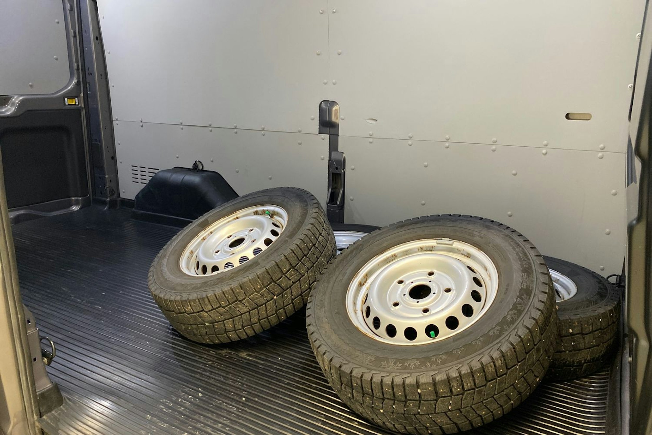 ruskea (beige) Ford Transit 2019 kuva 24.