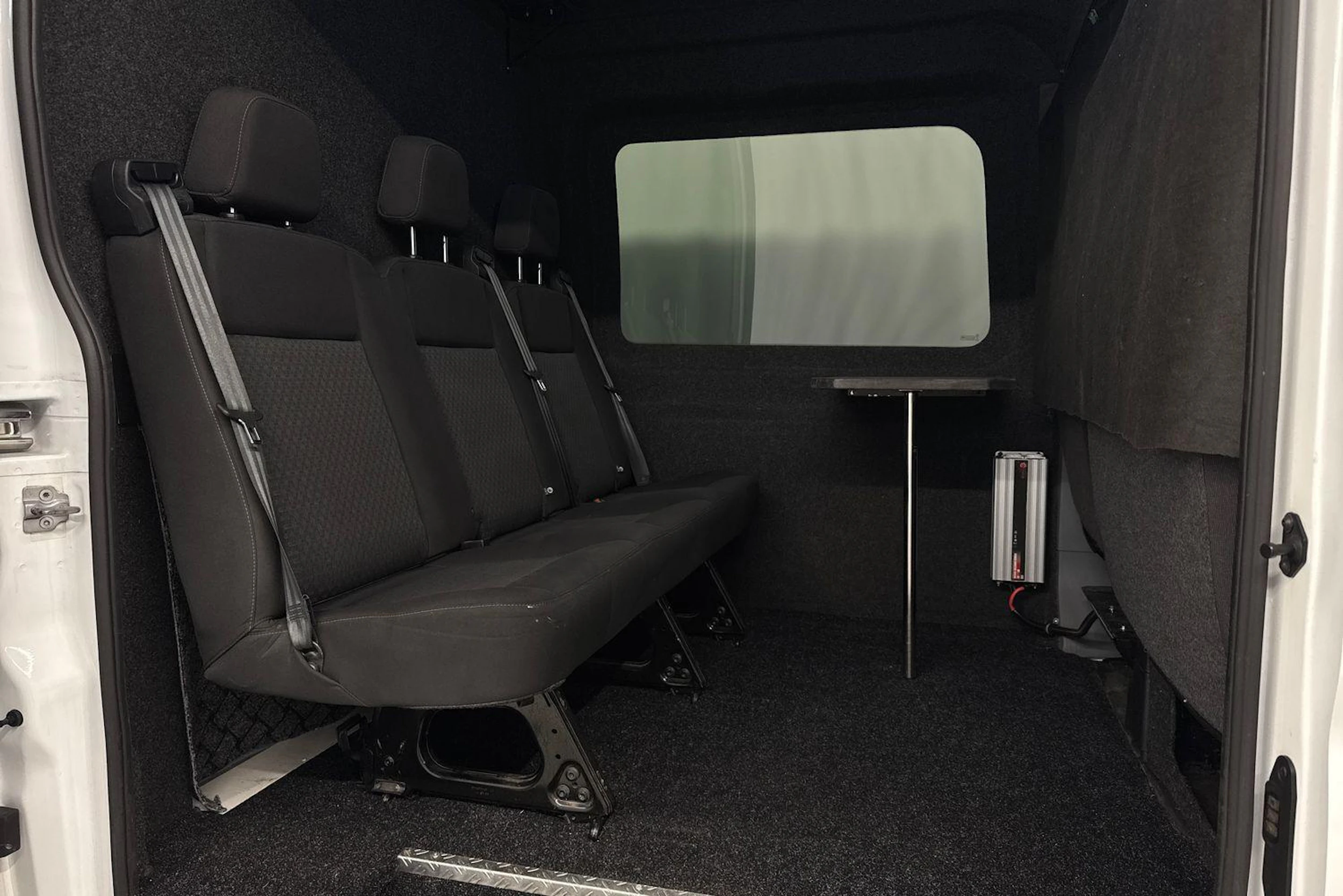valkoinen Ford Transit 2019 kuva 11.
