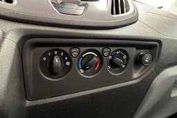valkoinen Ford Transit 2019 kuva 24.