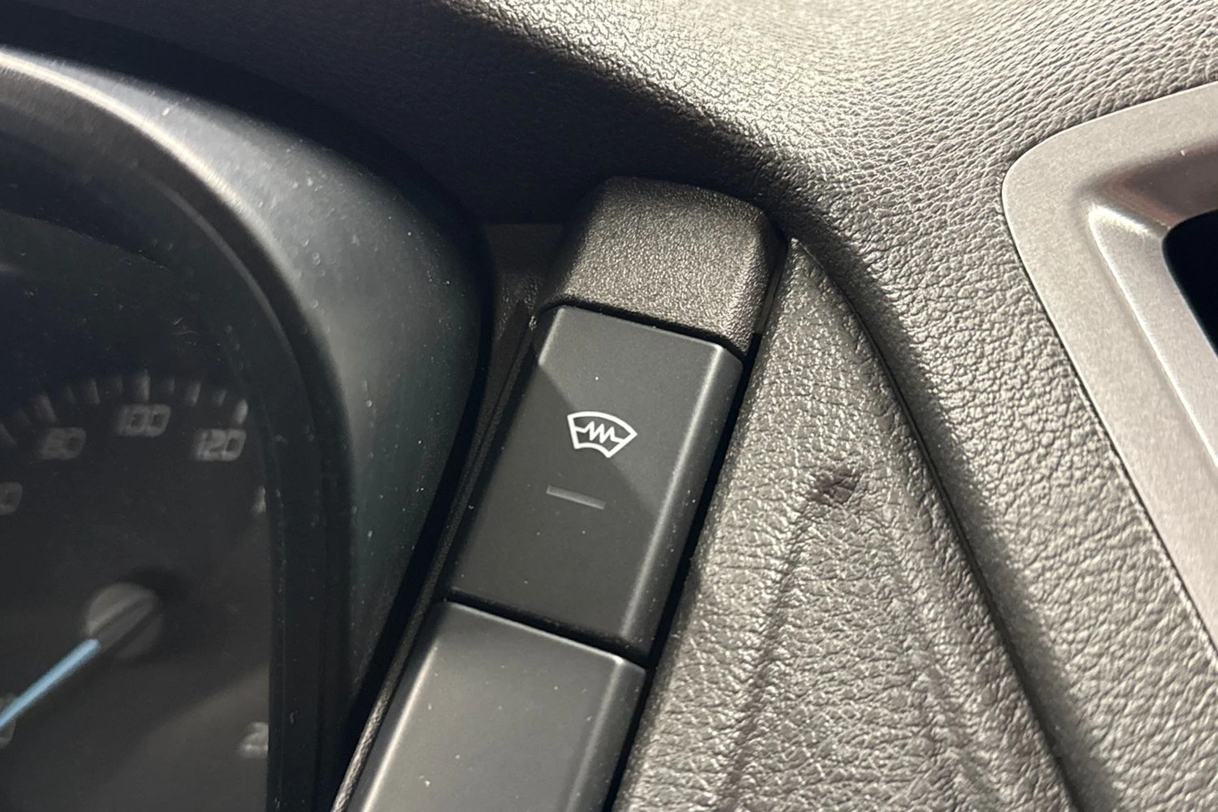 valkoinen Ford Transit 2019 kuva 25.