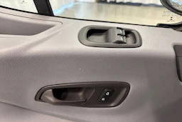 valkoinen Ford Transit 2019 kuva 28.