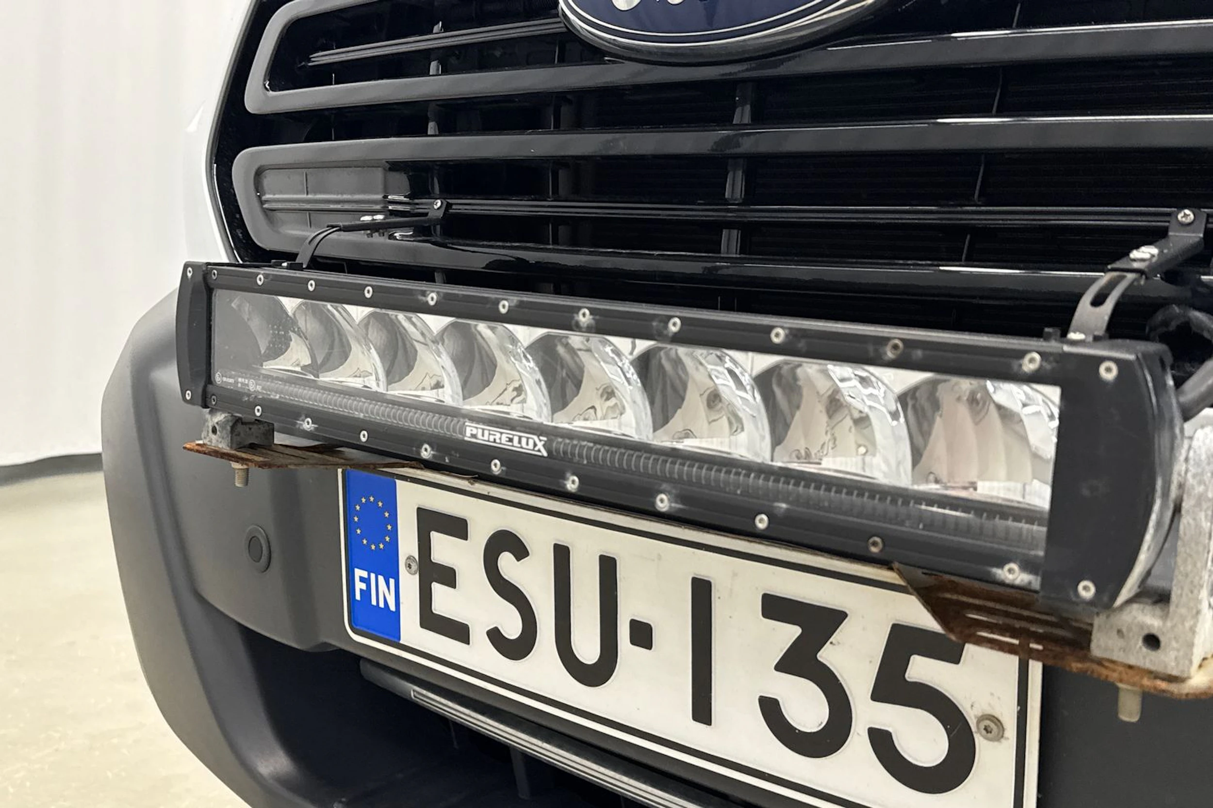 valkoinen Ford Transit 2019 kuva 34.