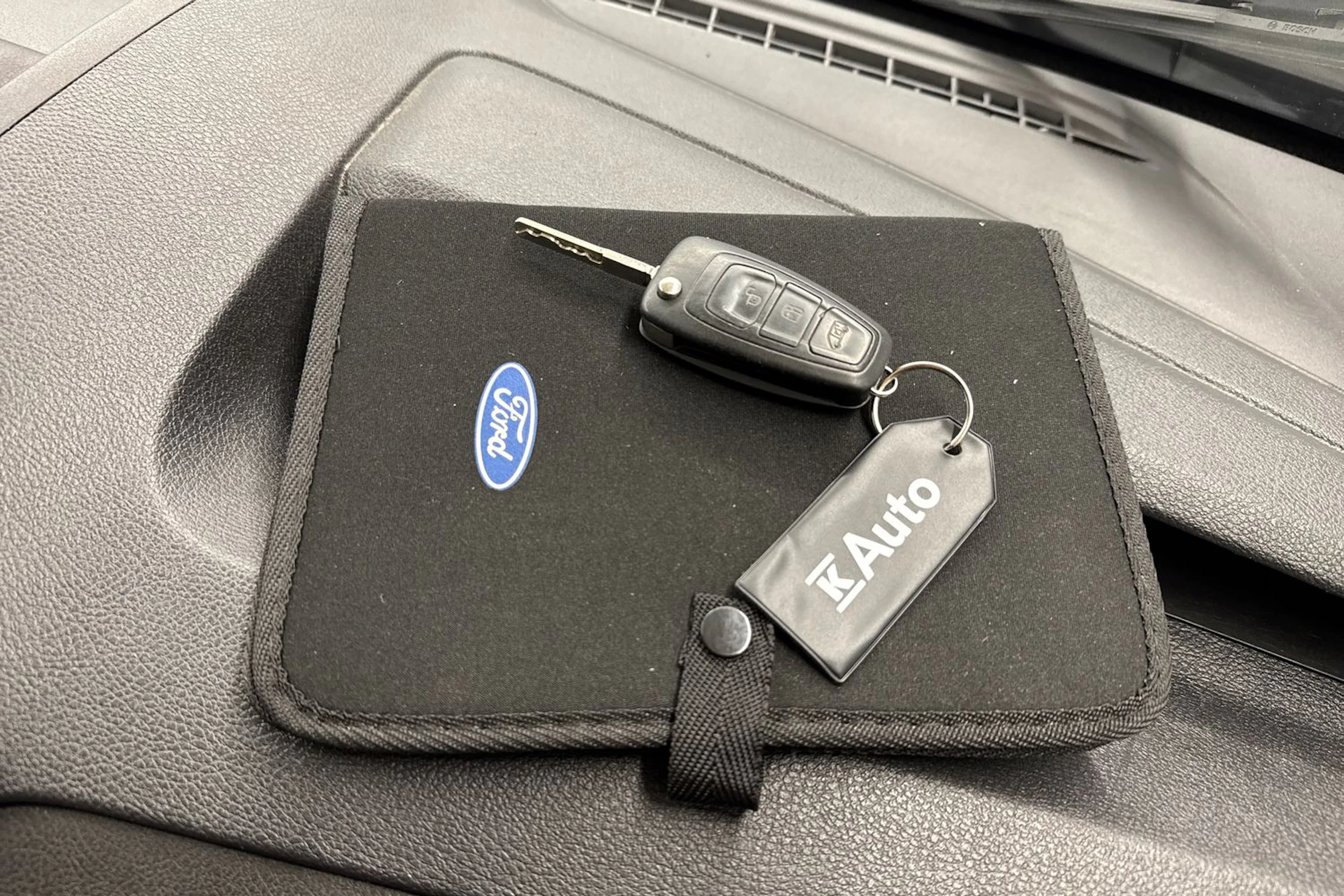 valkoinen Ford Transit 2019 kuva 35.