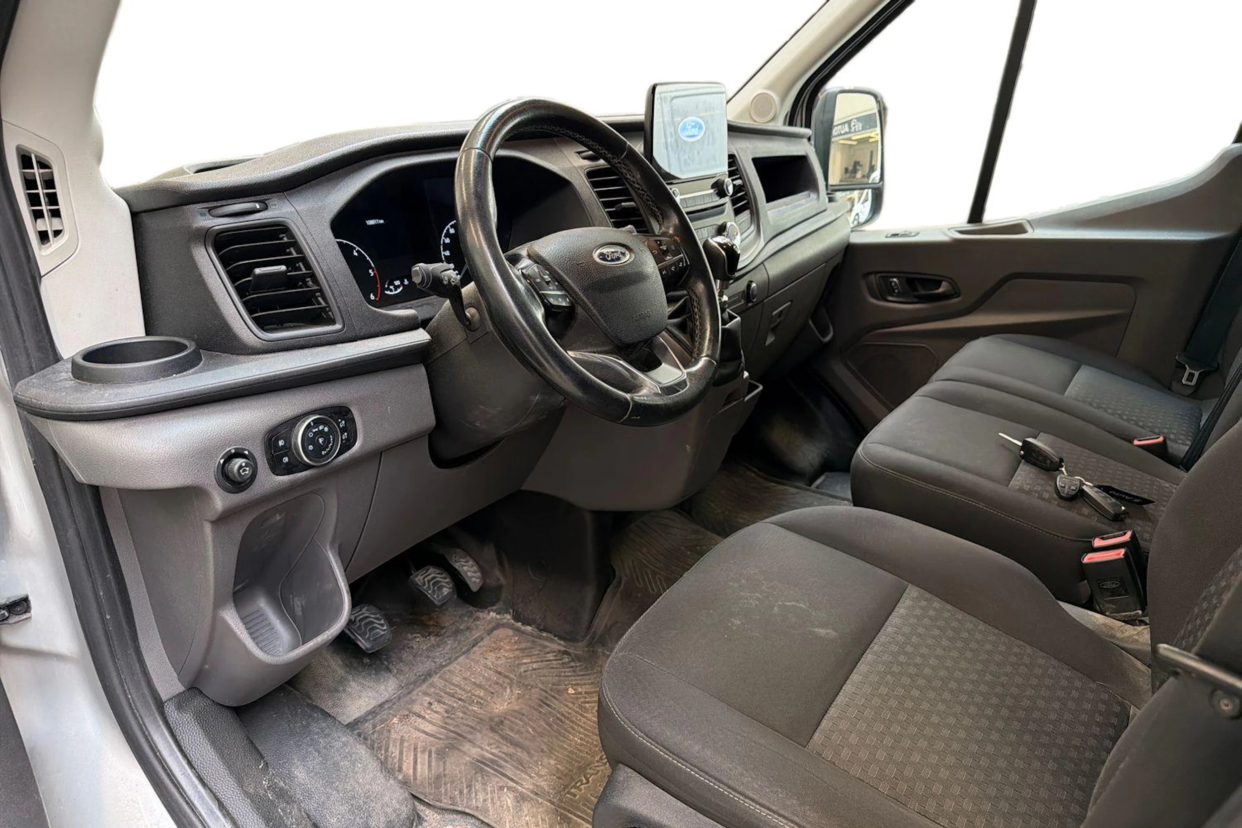 harmaa Ford Transit 2019 kuva 3.