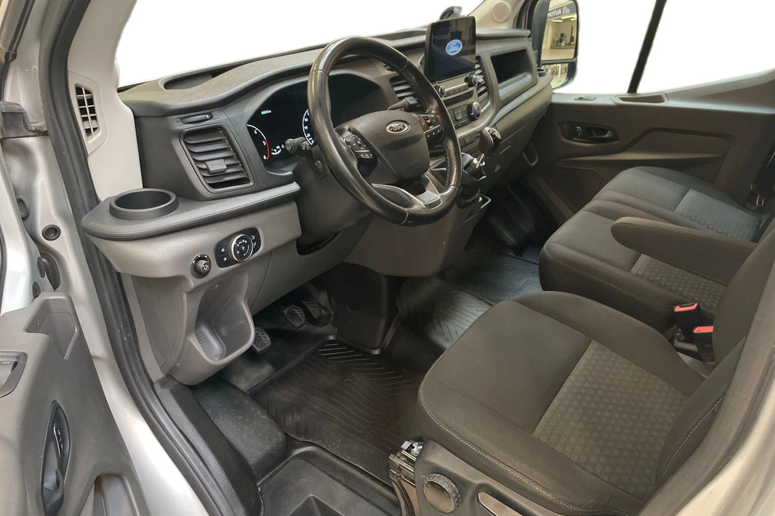 harmaa Ford Transit 2019 kuva 8.