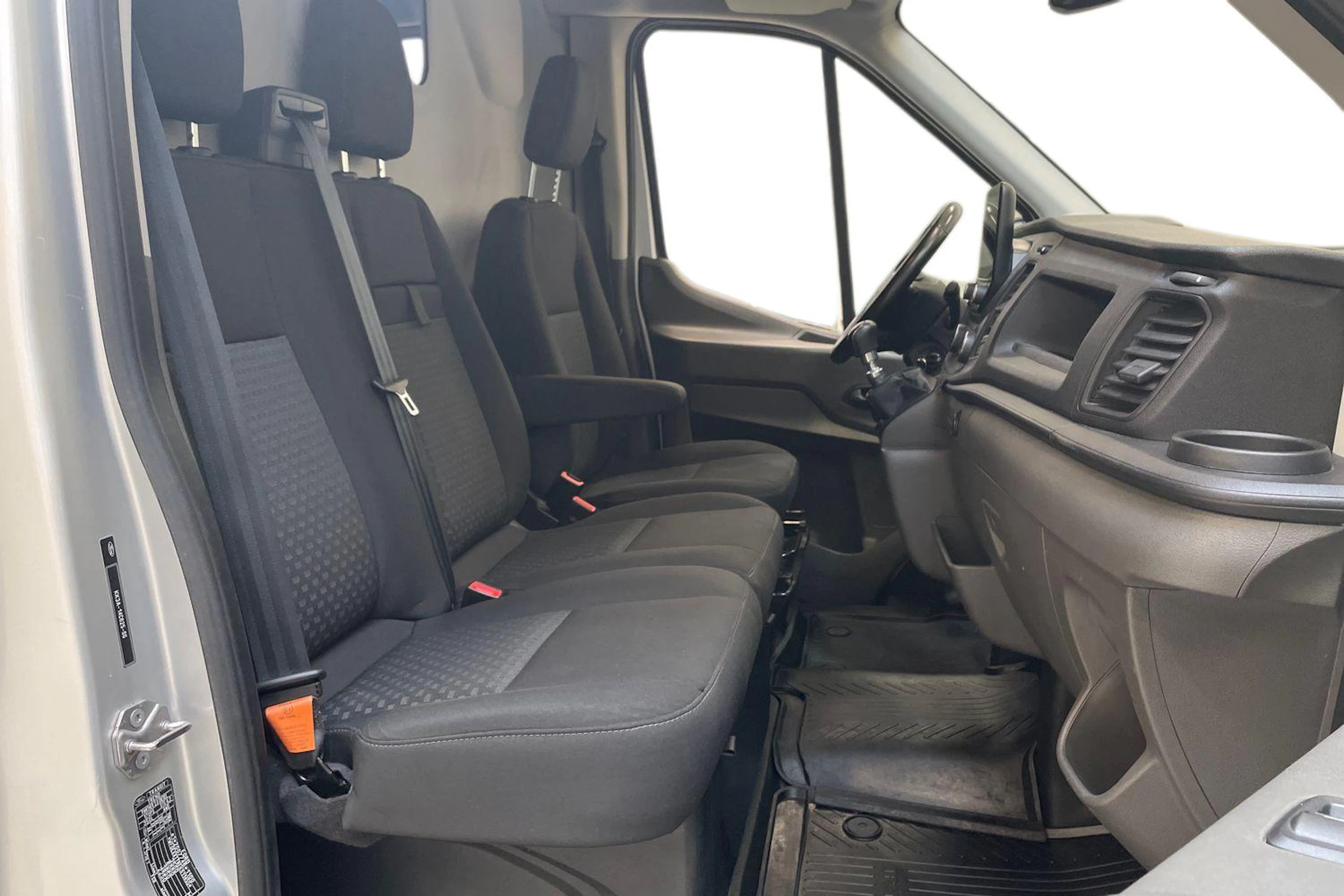 harmaa Ford Transit 2019 kuva 11.