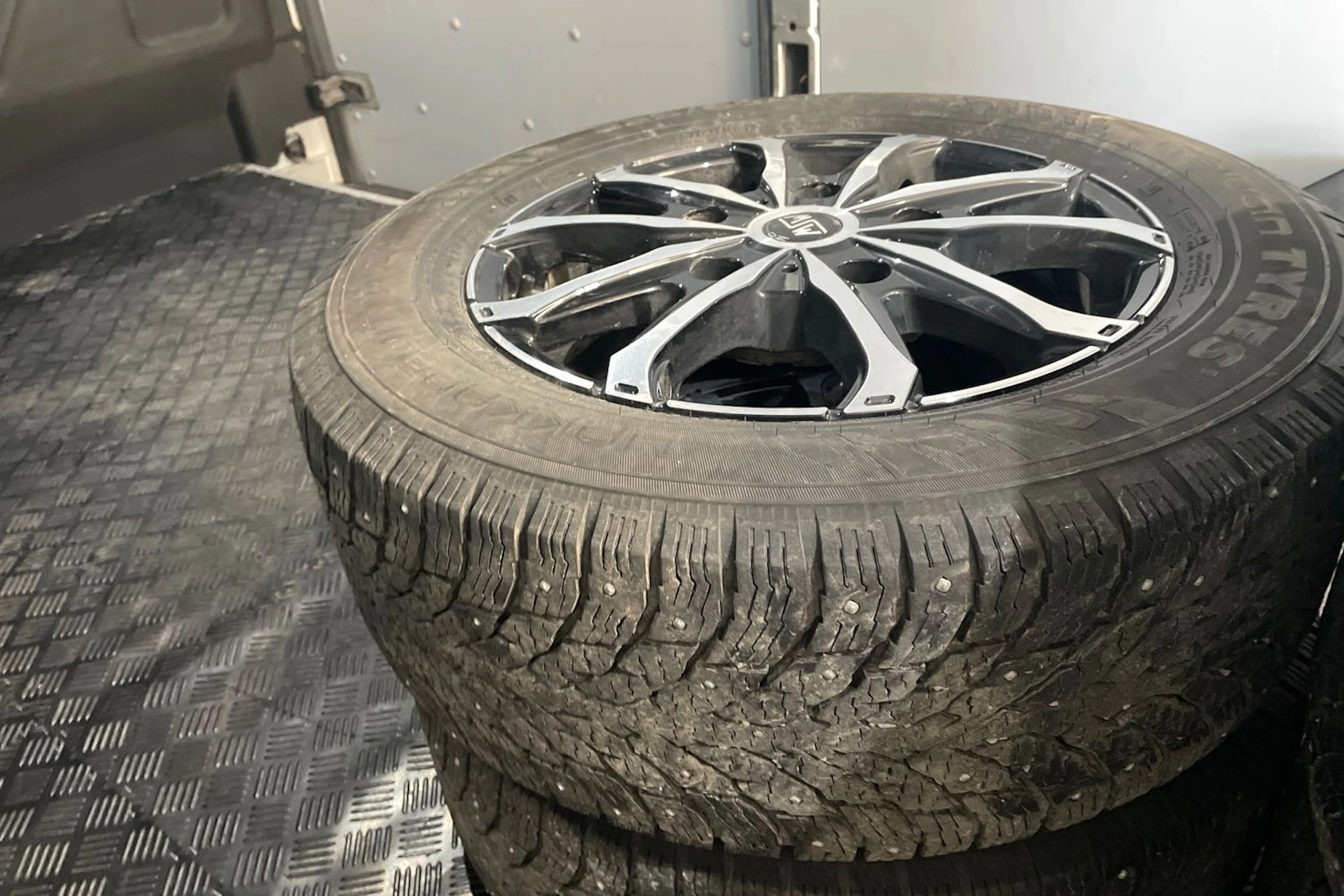 harmaa Ford Transit 2019 kuva 21.