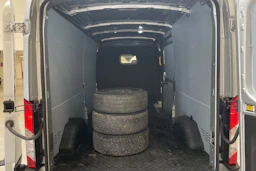 harmaa Ford Transit 2019 kuva 22.