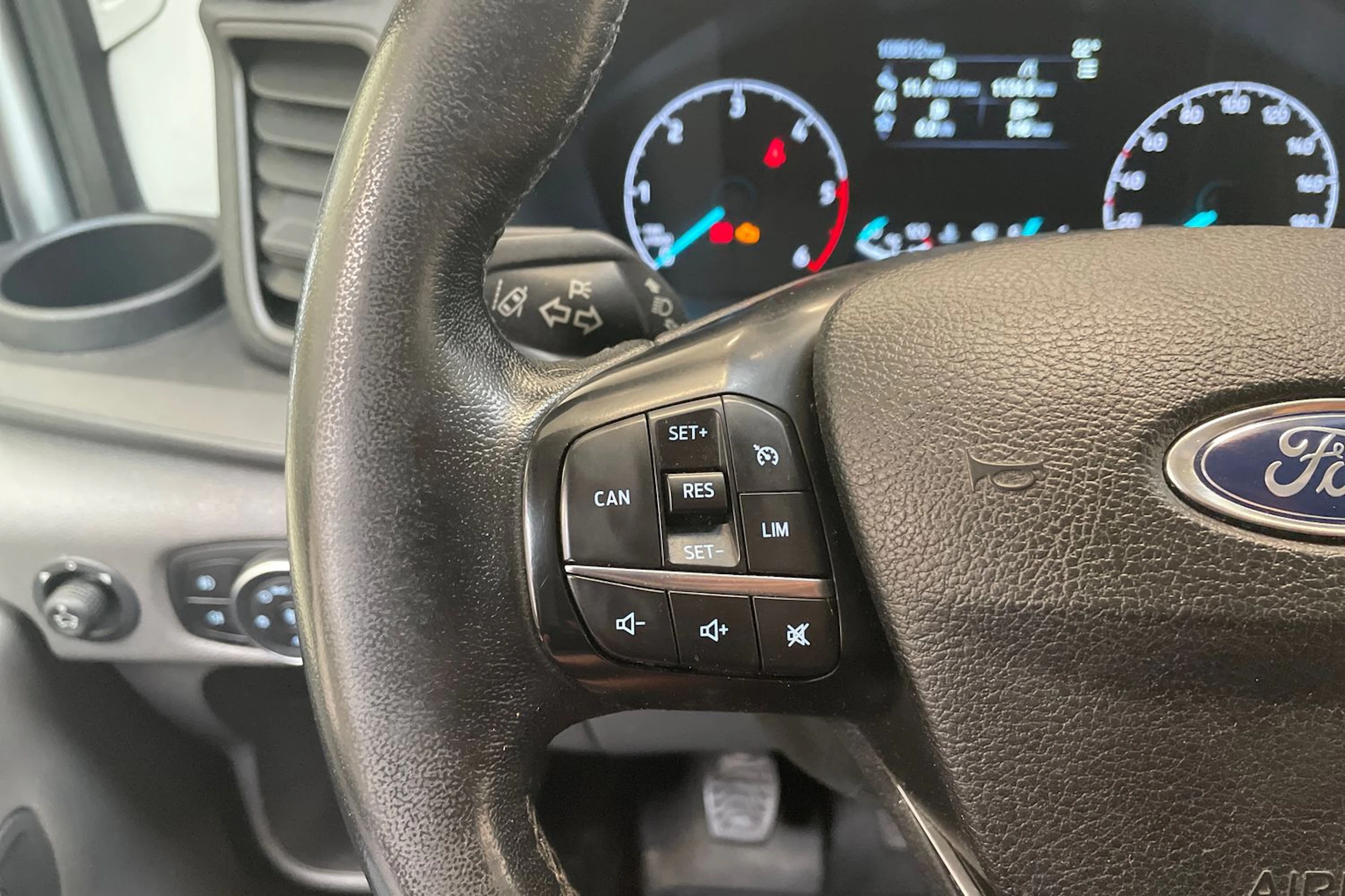 harmaa Ford Transit 2019 kuva 27.