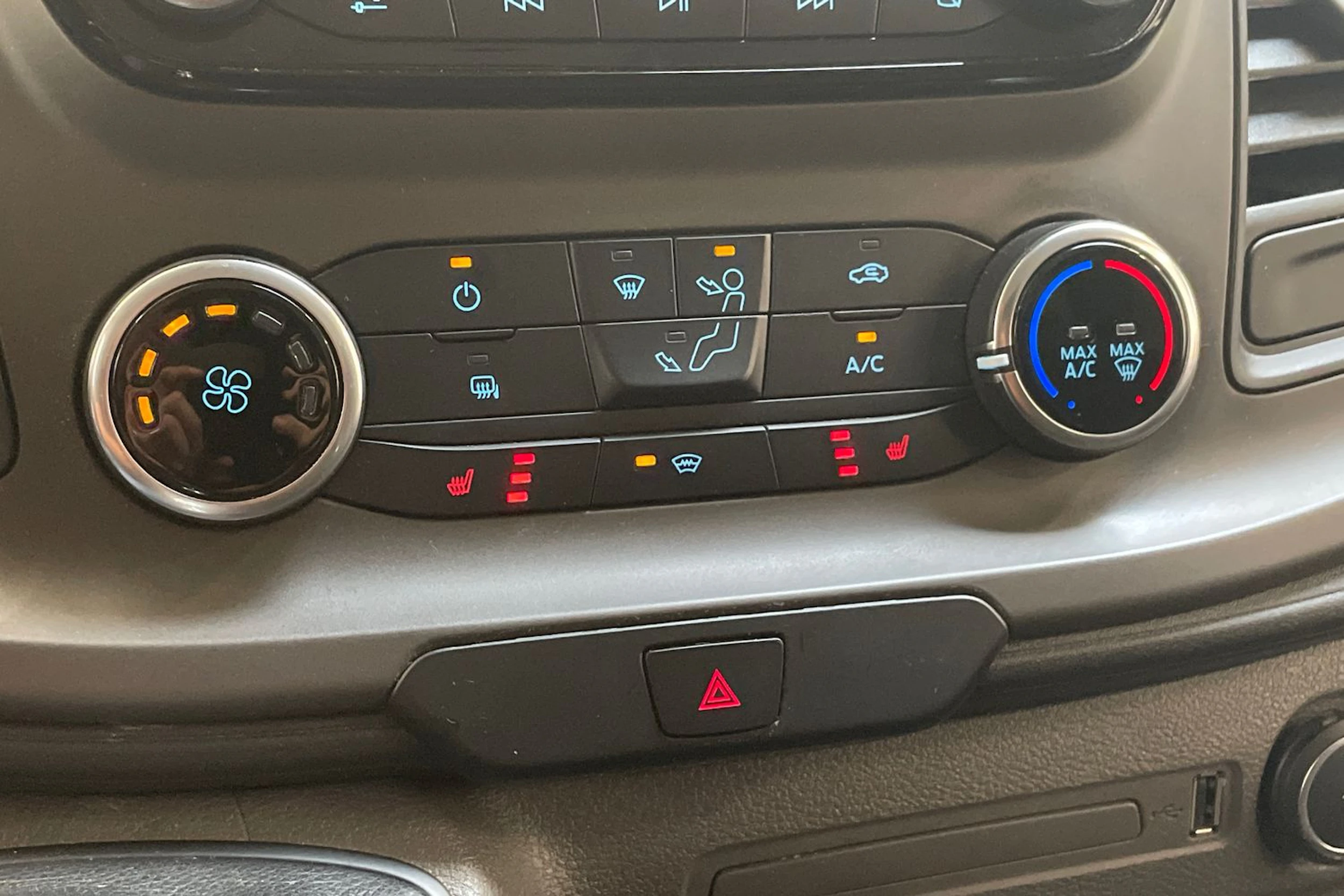 harmaa Ford Transit 2019 kuva 31.