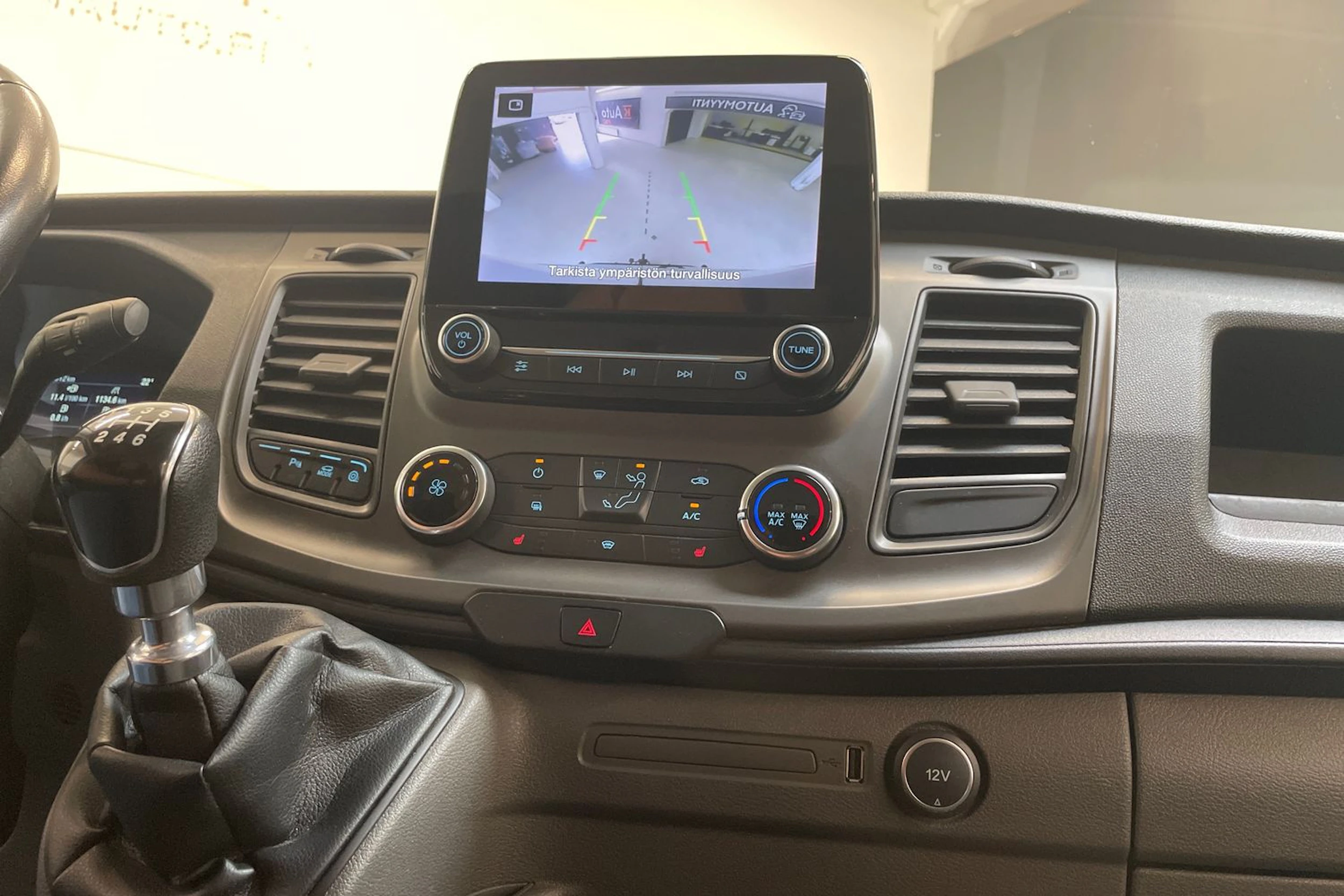 harmaa Ford Transit 2019 kuva 37.