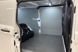 valkoinen Ford Transit Custom 2019 kuva 13.