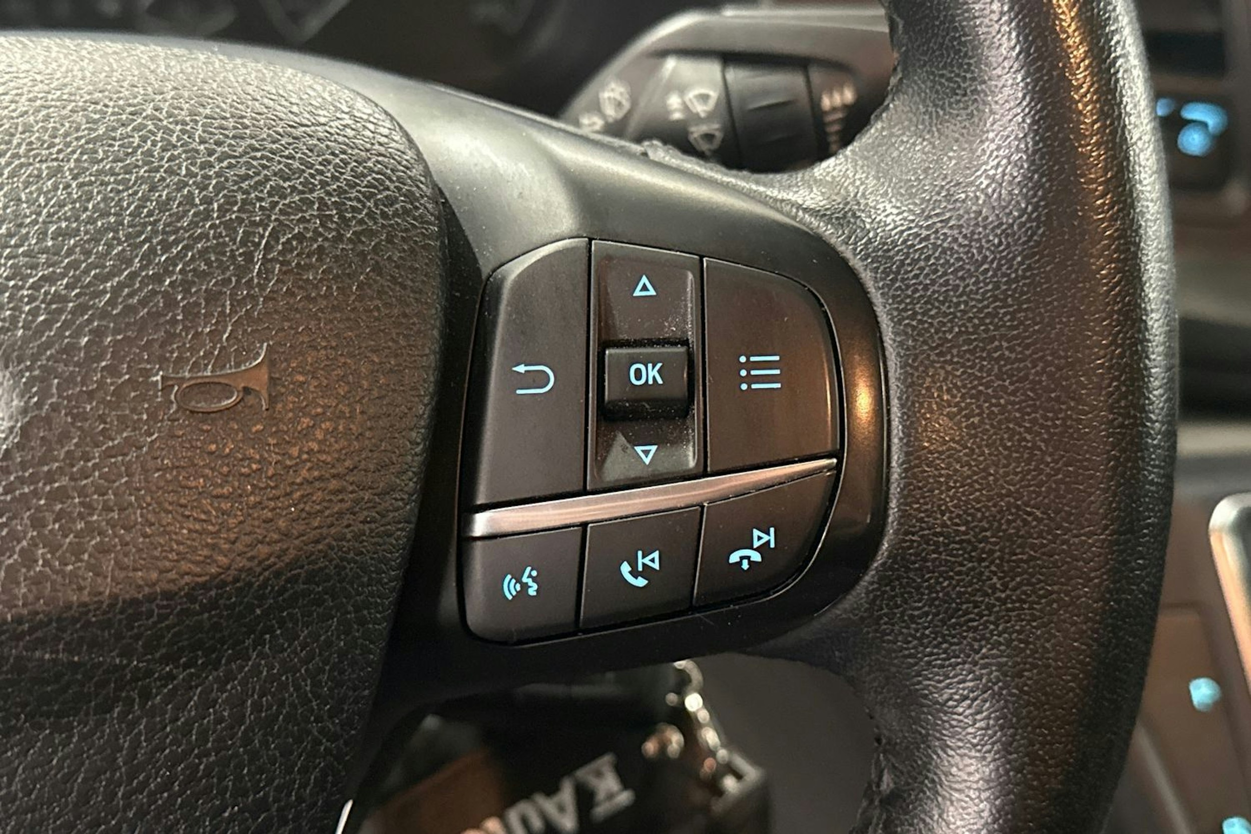 valkoinen Ford Transit Custom 2019 kuva 17.