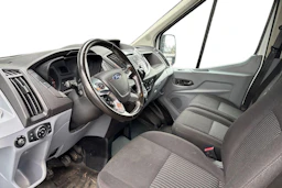 valkoinen Ford Transit 2019 kuva 3.