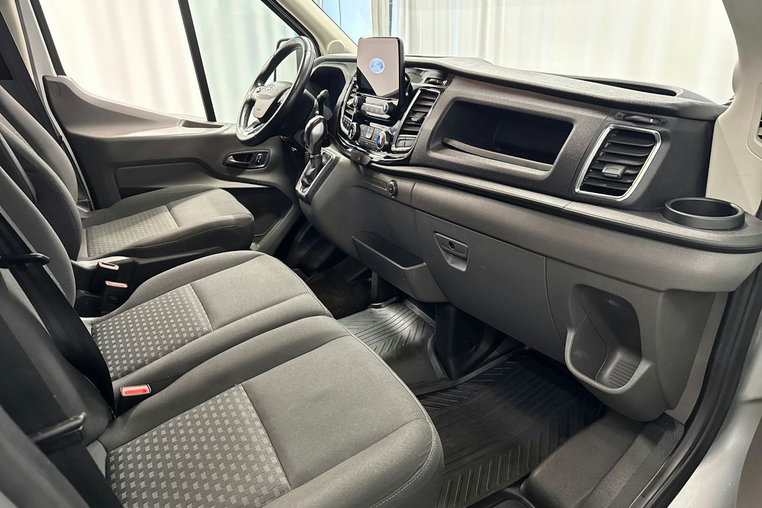 hopea Ford Transit 2020 kuva 22.