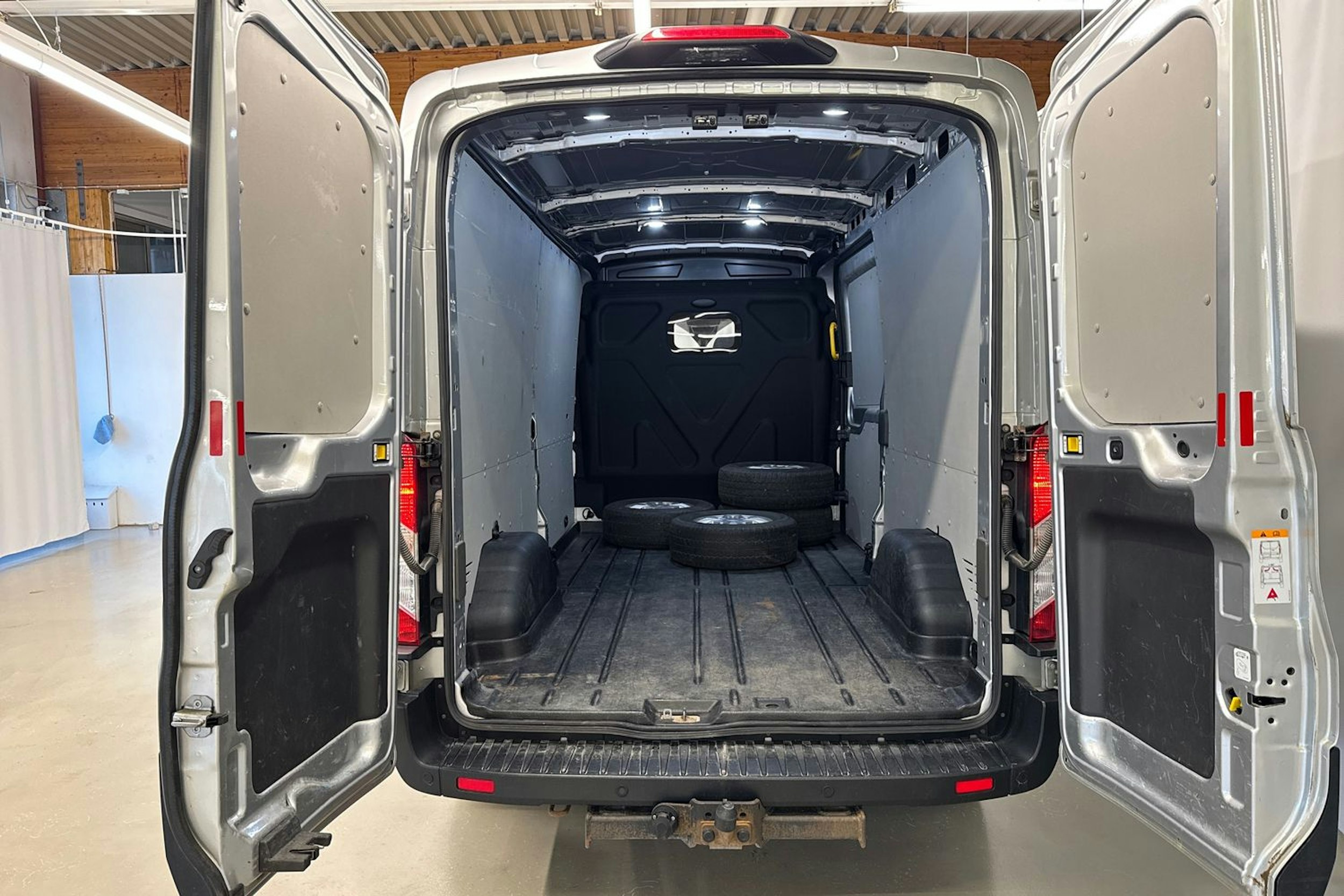 hopea Ford Transit 2020 kuva 23.