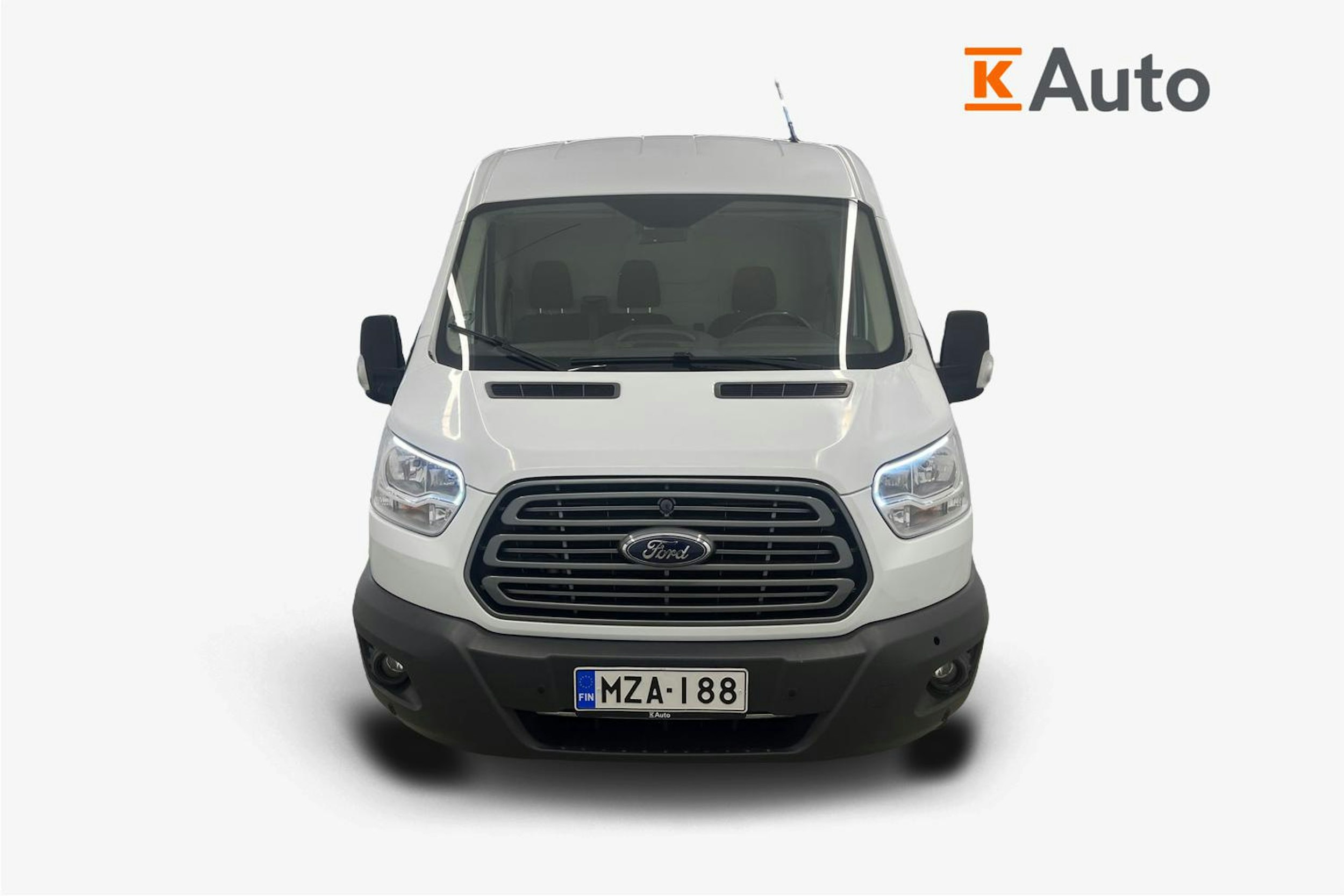 valkoinen Ford Transit 2019 kuva 5.