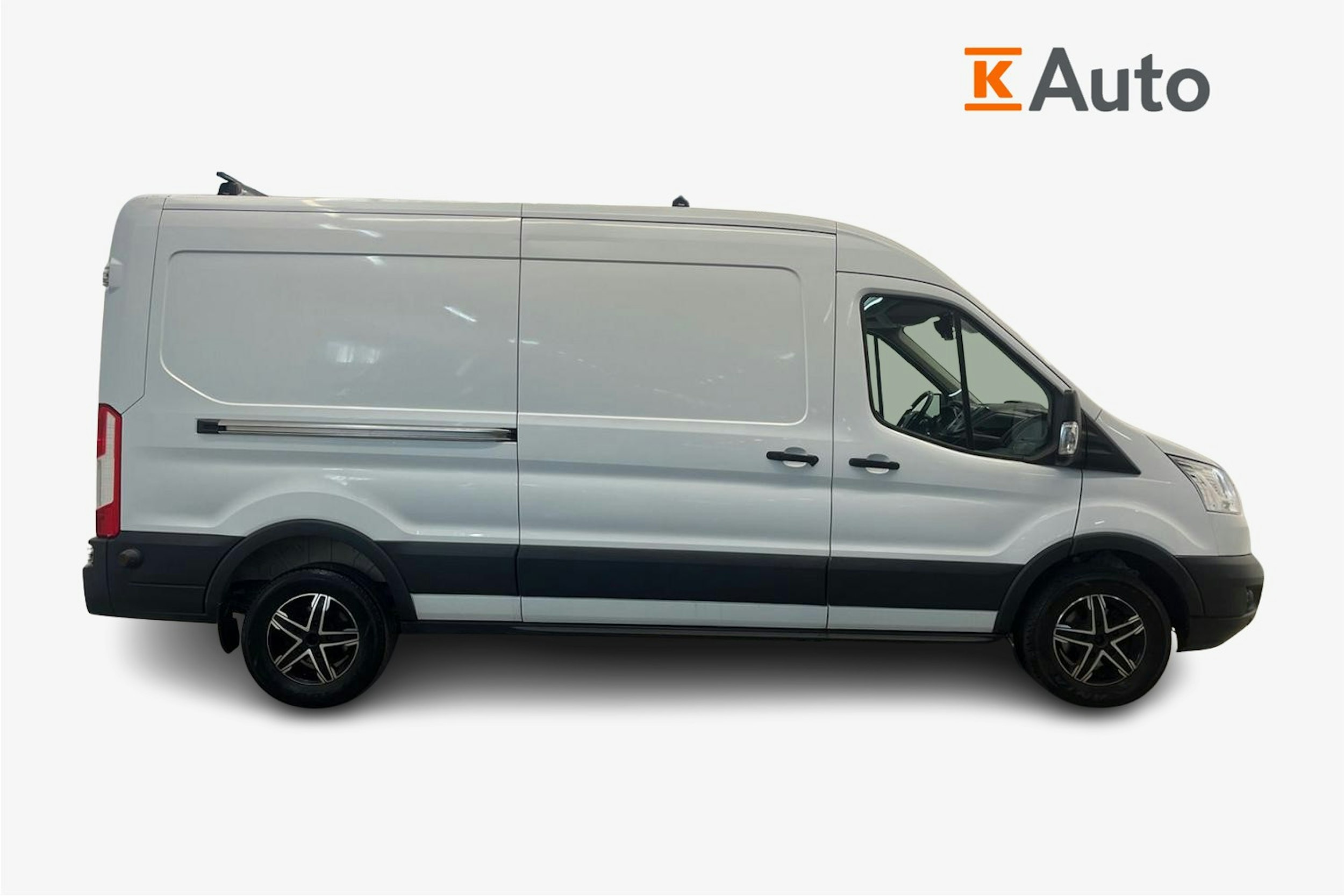 valkoinen Ford Transit 2019 kuva 6.