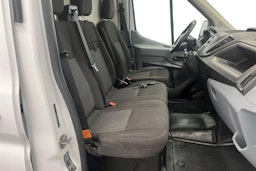valkoinen Ford Transit 2019 kuva 10.