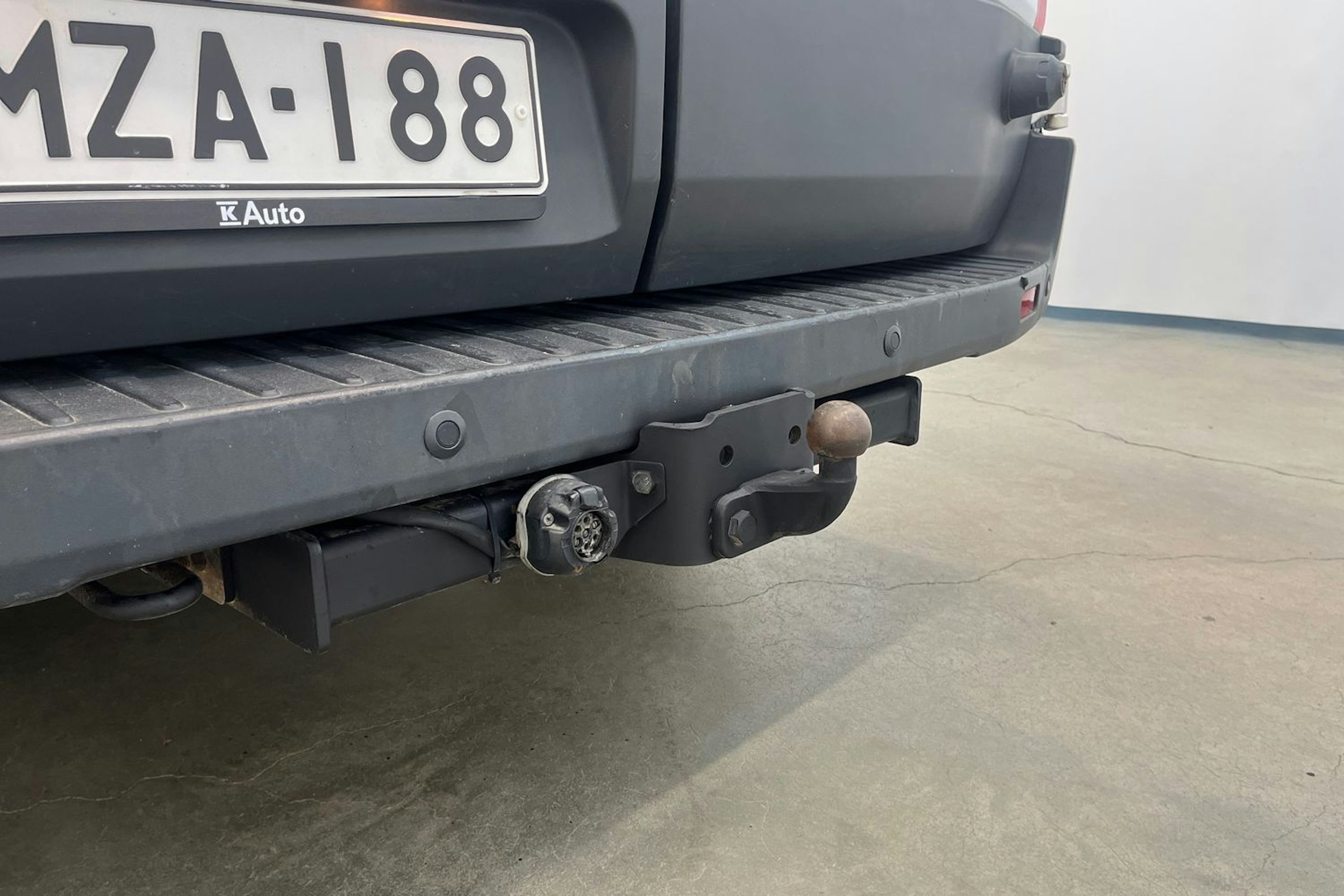 valkoinen Ford Transit 2019 kuva 13.