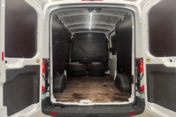 valkoinen Ford Transit 2019 kuva 14.