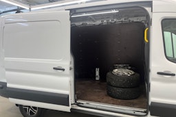 valkoinen Ford Transit 2019 kuva 15.