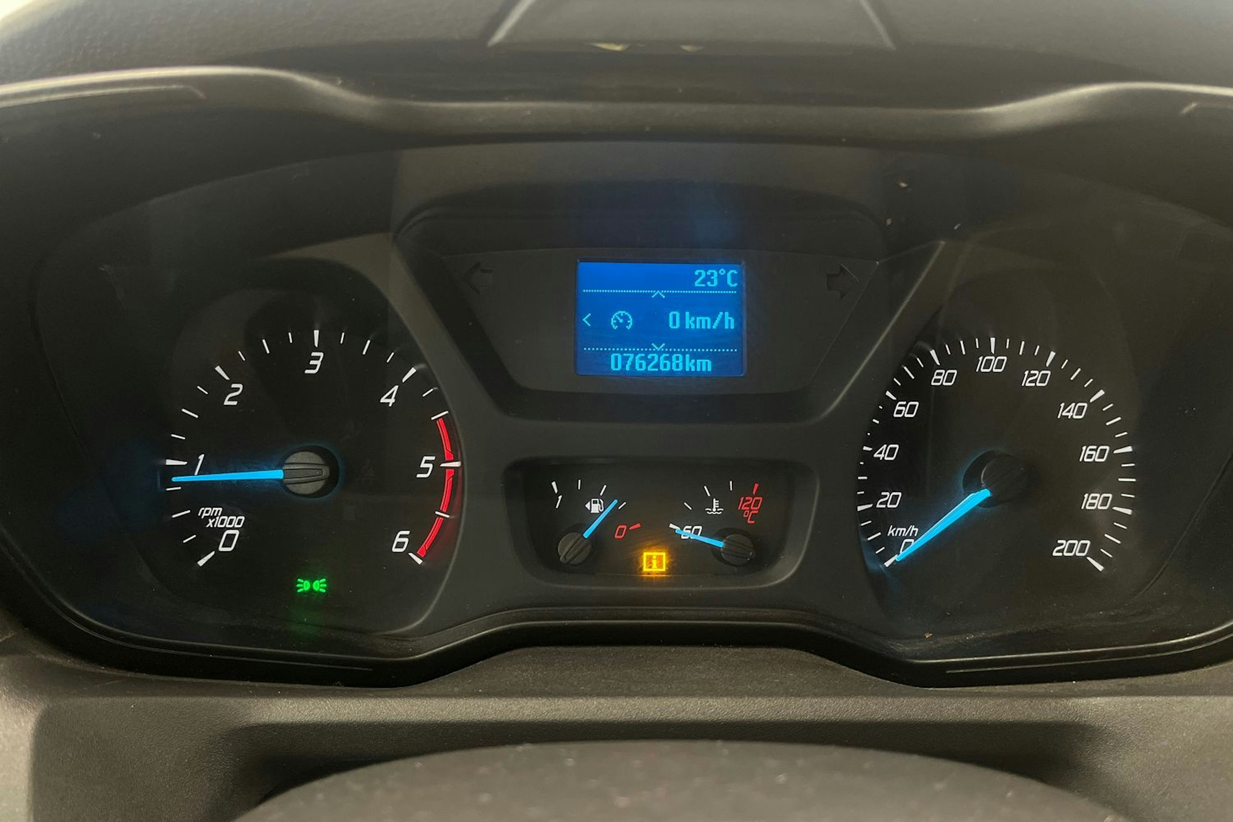 valkoinen Ford Transit 2019 kuva 22.