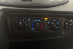 valkoinen Ford Transit 2019 kuva 23.