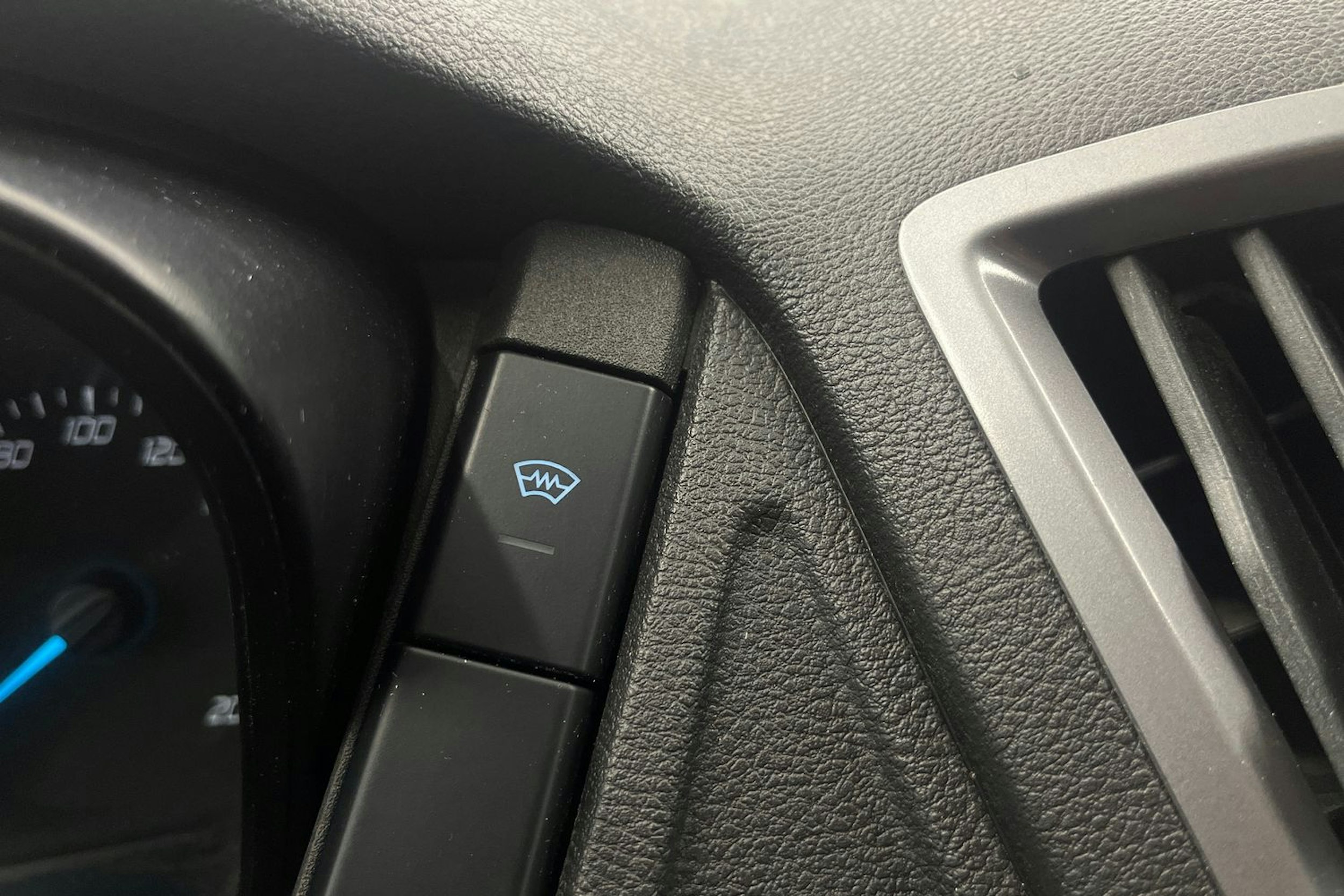 valkoinen Ford Transit 2019 kuva 25.