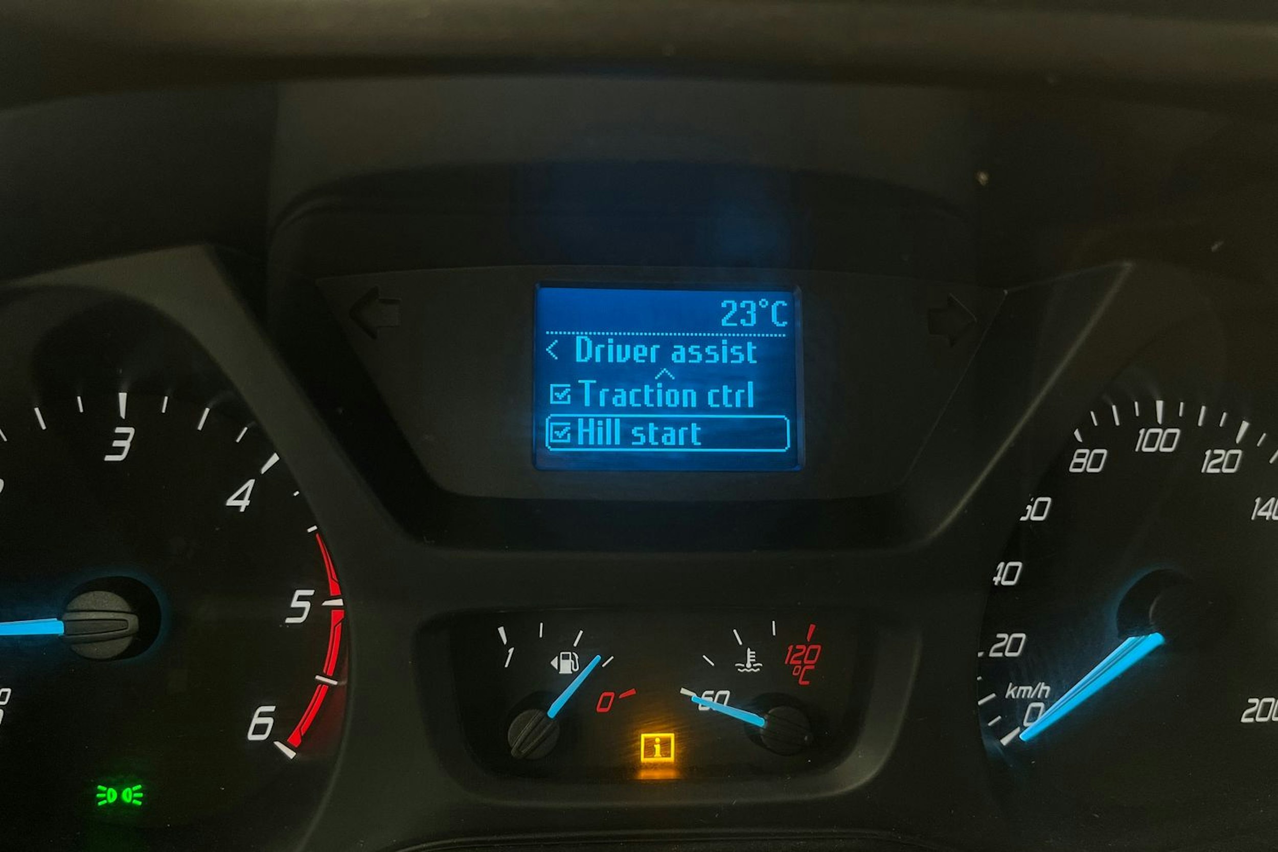 valkoinen Ford Transit 2019 kuva 27.