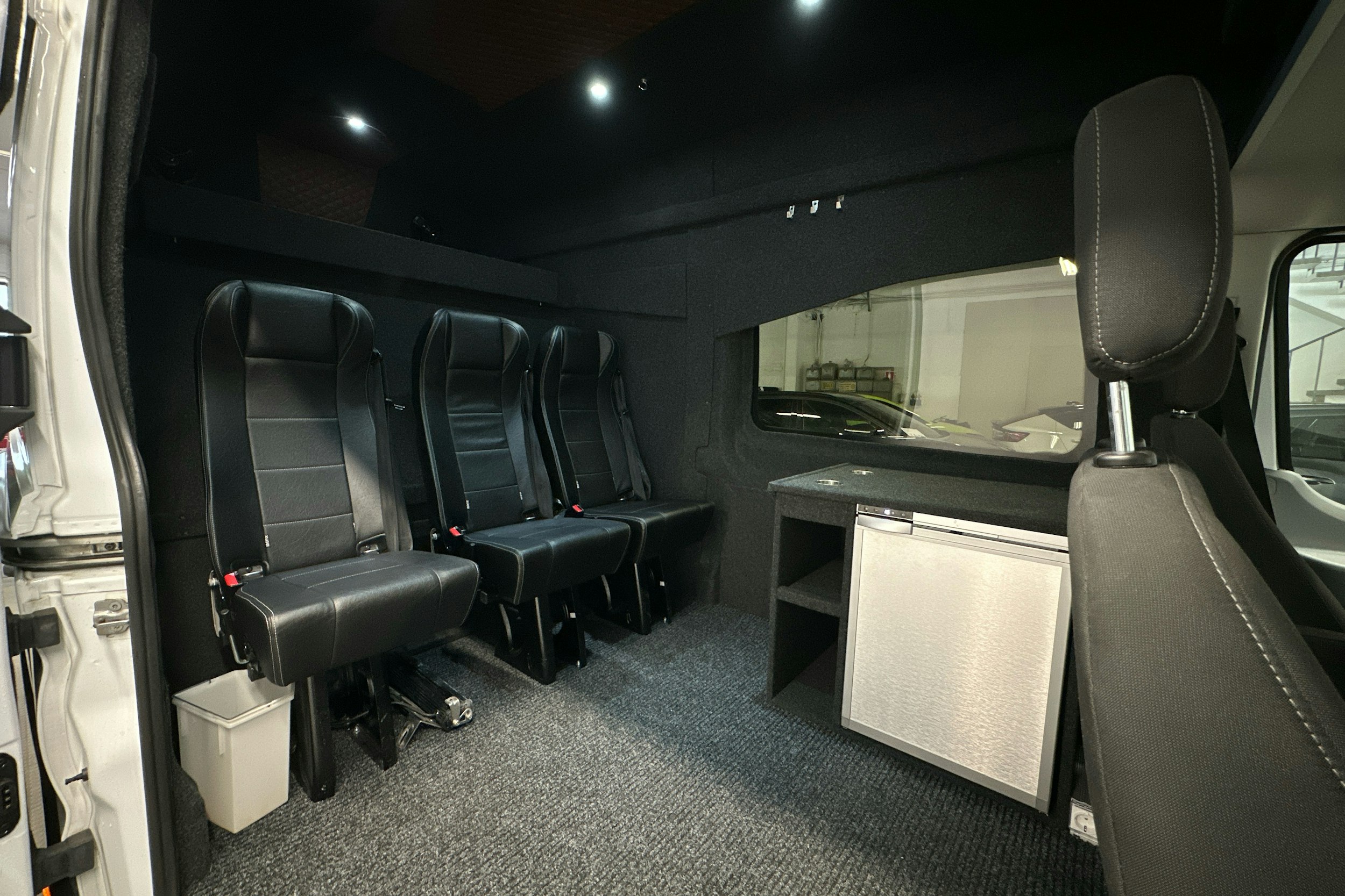 valkoinen Ford Transit 2019 kuva 18.