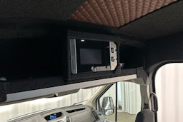 valkoinen Ford Transit 2019 kuva 20.