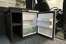 valkoinen Ford Transit 2019 kuva 21.